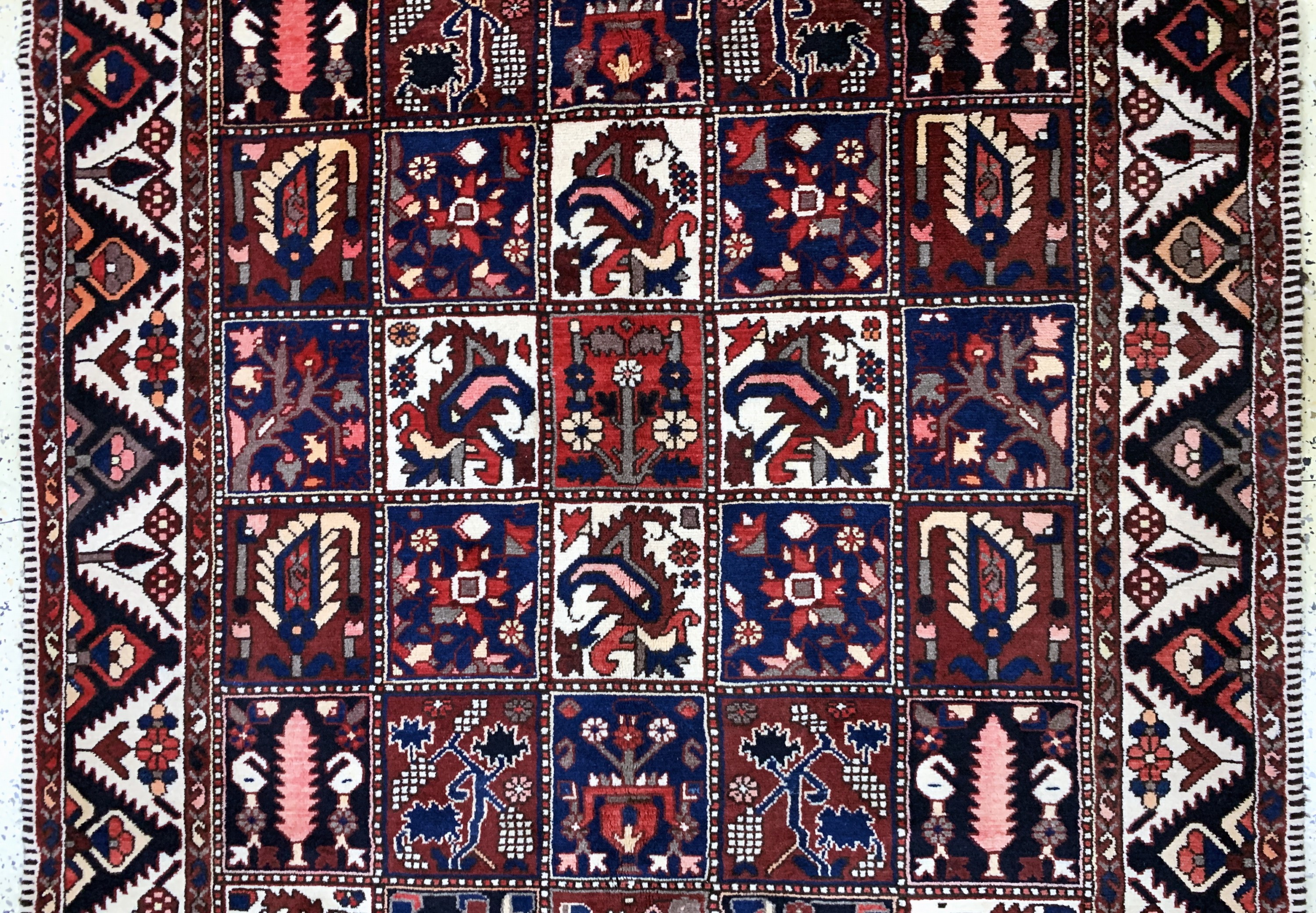 Detail d: Felder Bachtiar, Persien, Mitte 20.Jhd, Wolle auf Baumwolle, ca. 290 x 155 cm, EHZ: 2,(Schrizi defekt)