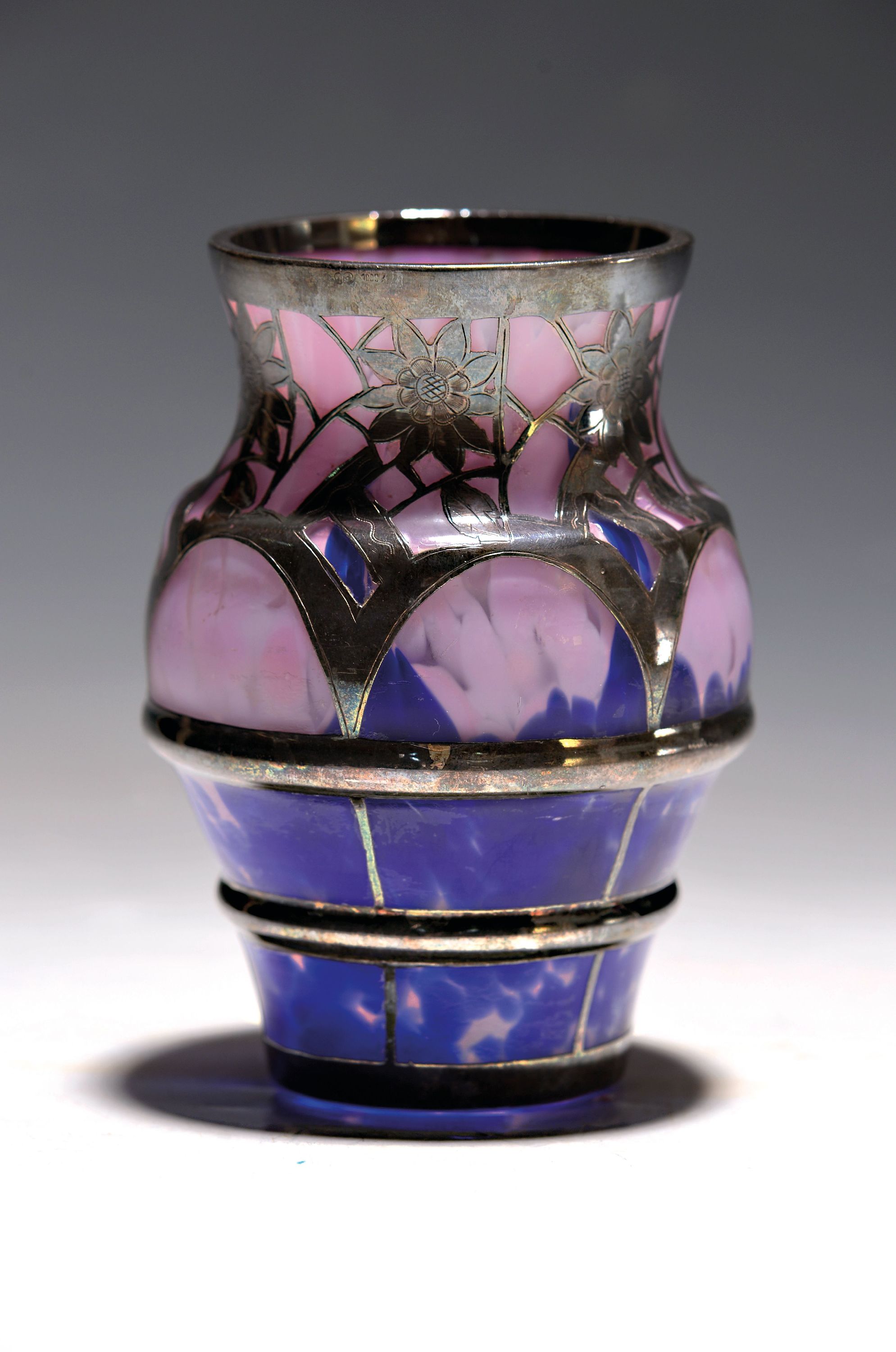 Image 27035092 - Vase mit Feinsilberauflage, deutsch, 1920er Jahre, Schichtglas mit blauen und rosa ...