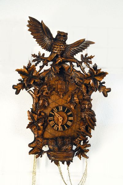 Image Wanduhr mit Uhuruf und Musikspielwerk, Fa. Hönes, Titisee, um 1980, geschnitzte Front, ...