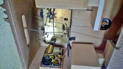 27035043c - Wanduhr mit Uhuruf und Musikspielwerk, Fa. Hönes, Titisee, um 1980, geschnitzte Front, ...