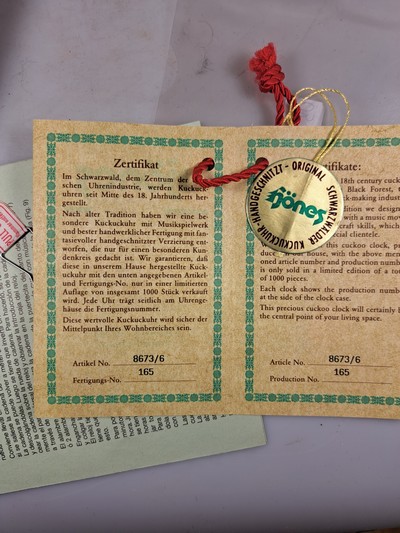 27035043i - Wanduhr mit Uhuruf und Musikspielwerk, Fa. Hönes, Titisee, um 1980, geschnitzte Front, ...