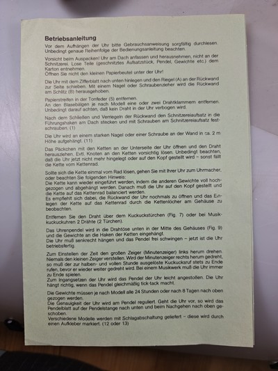 27035043k - Wanduhr mit Uhuruf und Musikspielwerk, Fa. Hönes, Titisee, um 1980, geschnitzte Front, ...