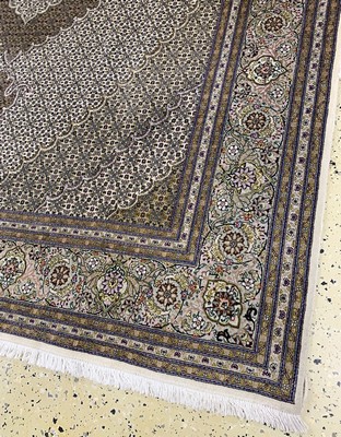 27035051a - Täbriz fein(50 Raj), Persien, Ende 20.Jhd, Korkwolle mit Seide, ca. 252 x 196 cm, ca. ...