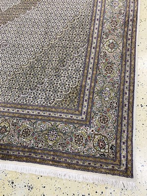 27035051d - Täbriz fein(50 Raj), Persien, Ende 20.Jhd, Korkwolle mit Seide, ca. 252 x 196 cm, ca. ...