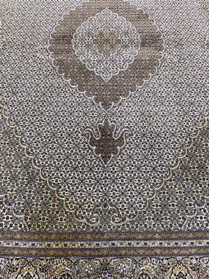 27035051f - Täbriz fein(50 Raj), Persien, Ende 20.Jhd, Korkwolle mit Seide, ca. 252 x 196 cm, ca. ...