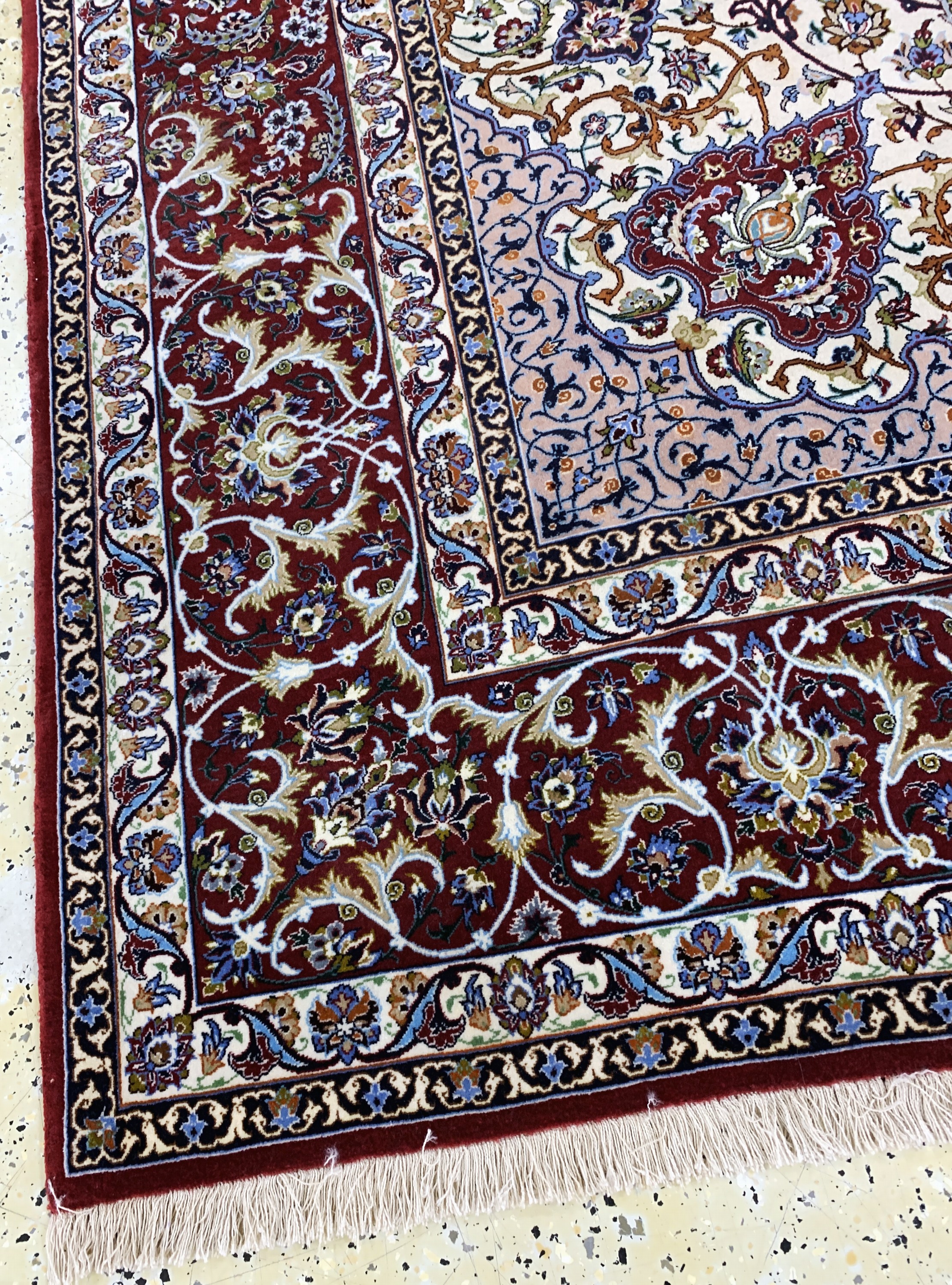 Detail i: Esfahan fein Persien, signiert"Shahabpour",Mitte 20.Jhd, Korkwolle mit Seide, ca. 310 x 204 cm, Reinigungsbedürftig, EHZ: 2