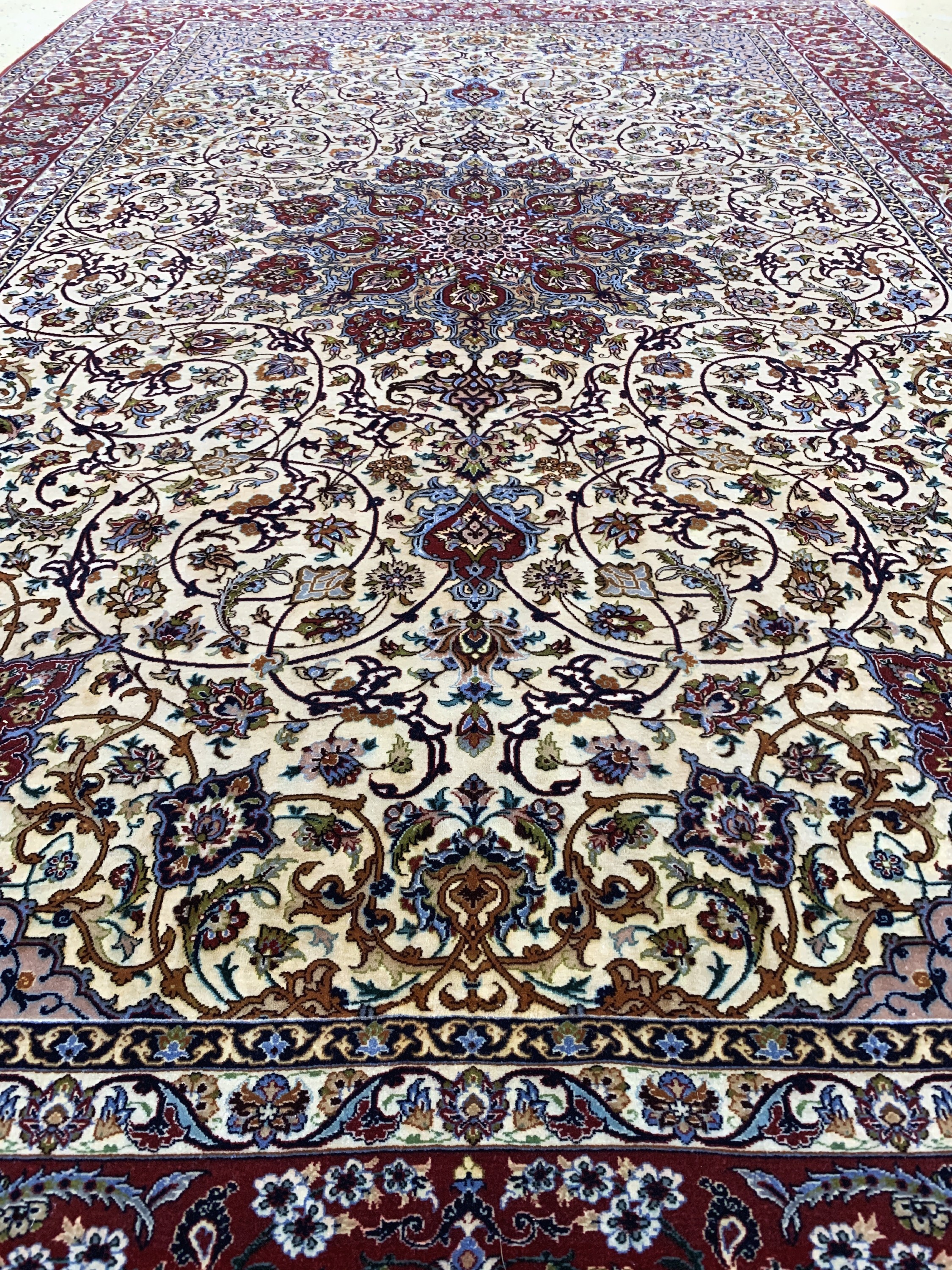 Detail k: Esfahan fein Persien, signiert"Shahabpour",Mitte 20.Jhd, Korkwolle mit Seide, ca. 310 x 204 cm, Reinigungsbedürftig, EHZ: 2