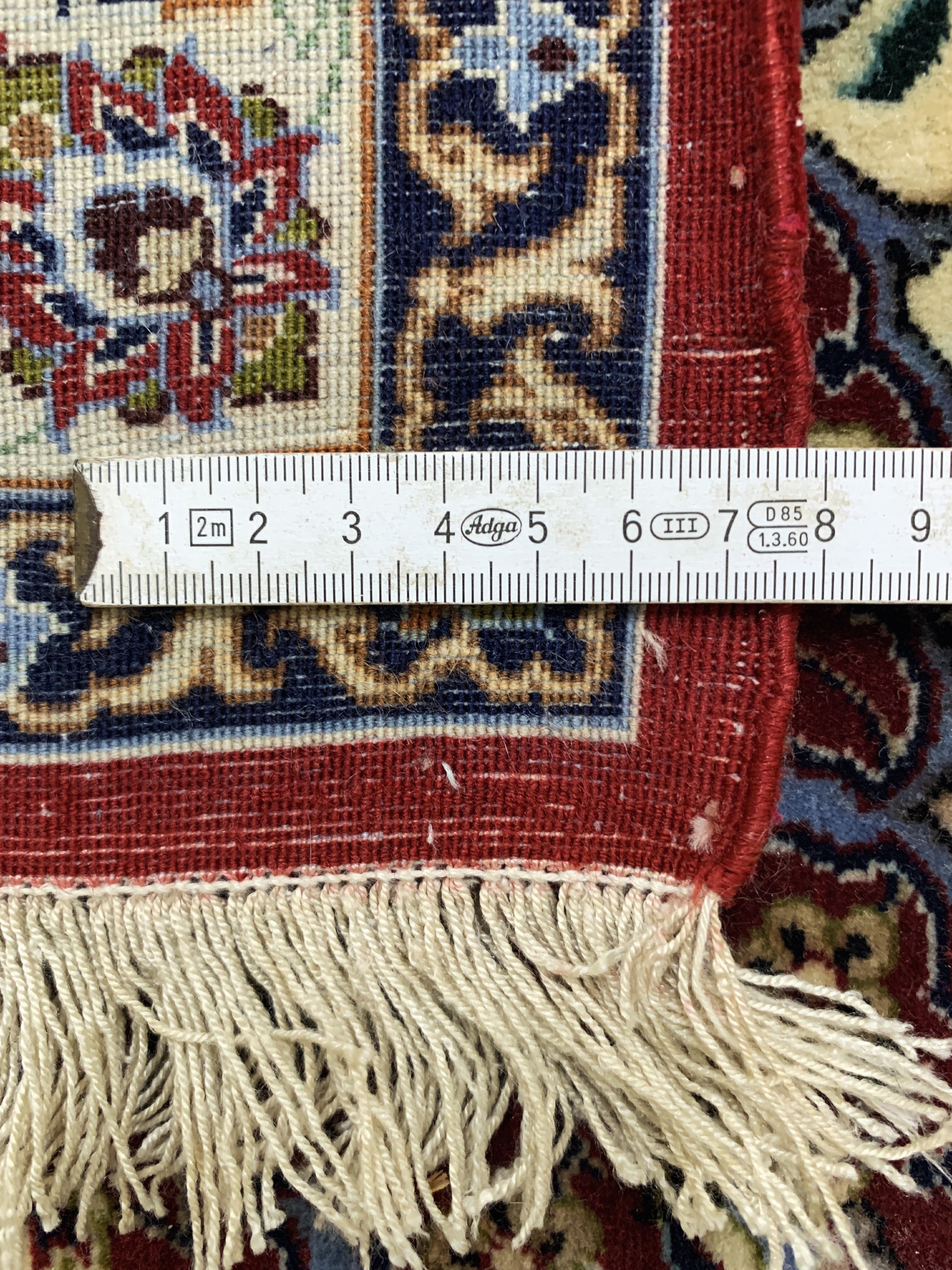 Detail l: Esfahan fein Persien, signiert"Shahabpour",Mitte 20.Jhd, Korkwolle mit Seide, ca. 310 x 204 cm, Reinigungsbedürftig, EHZ: 2