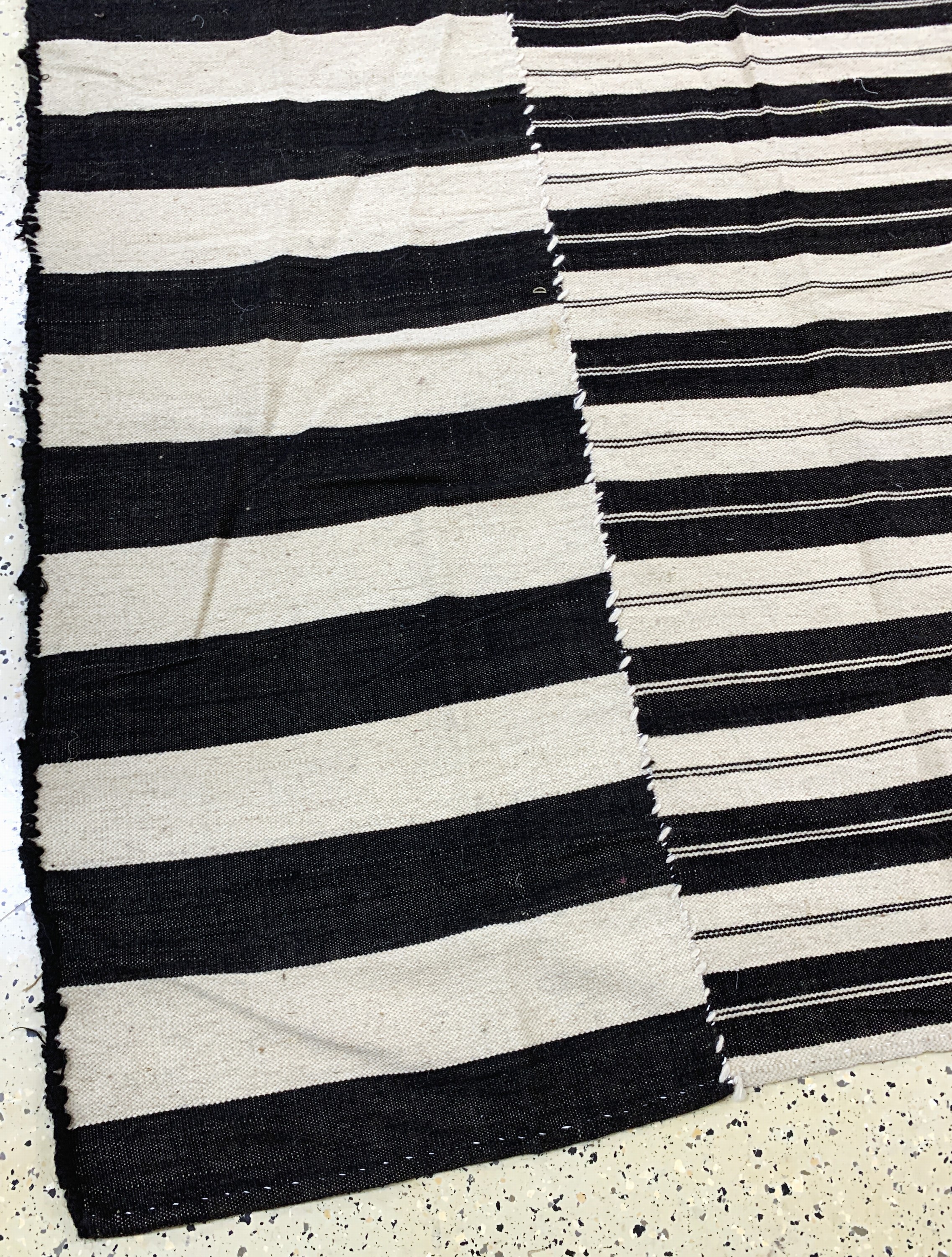 Detail b: Mazandaran Kelim(3 Bahnig), Persien, Anfang20.Jhd, Wolle auf Wolle, ca. 390 x 175 cm, EHZ: 2