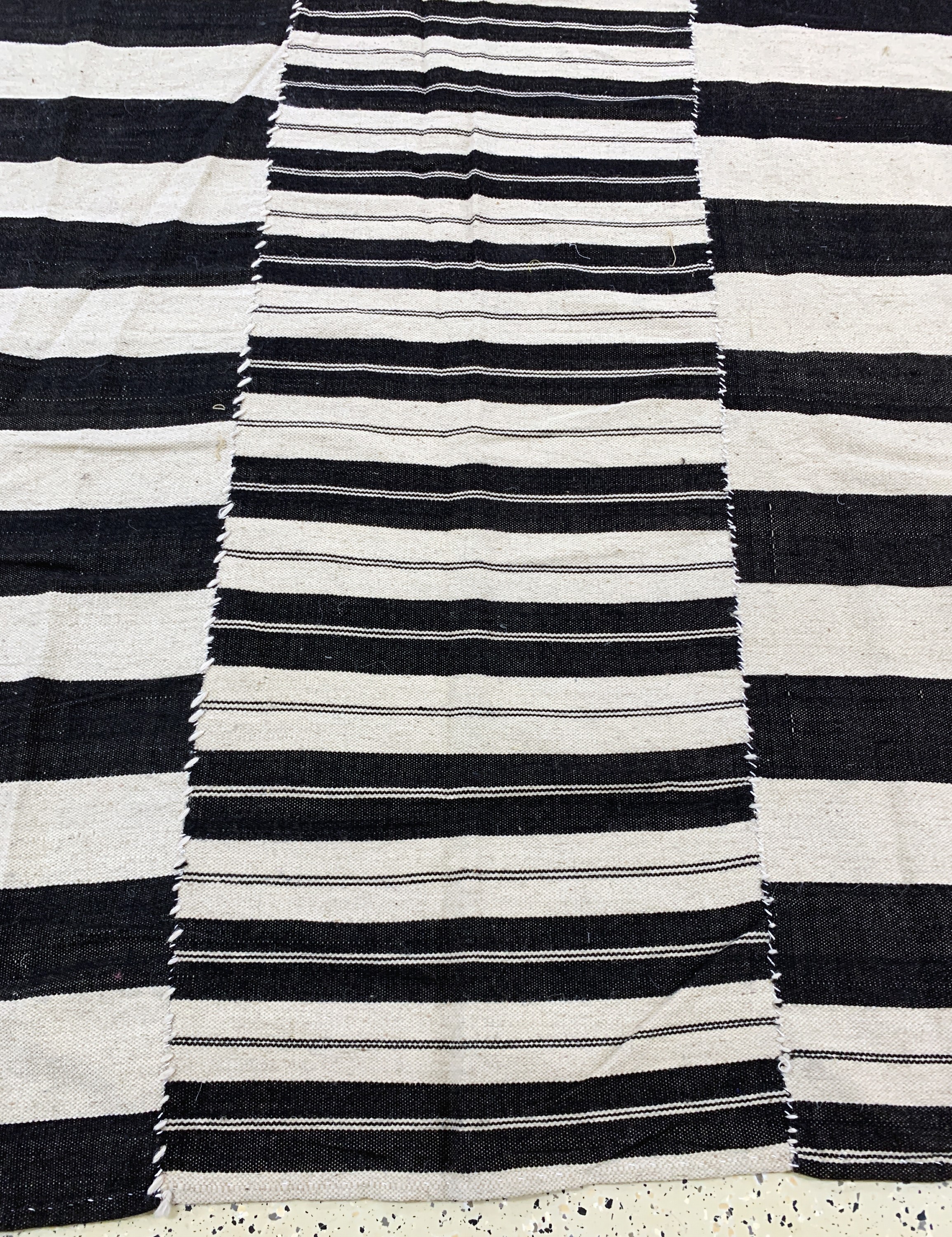 Detail c: Mazandaran Kelim(3 Bahnig), Persien, Anfang20.Jhd, Wolle auf Wolle, ca. 390 x 175 cm, EHZ: 2