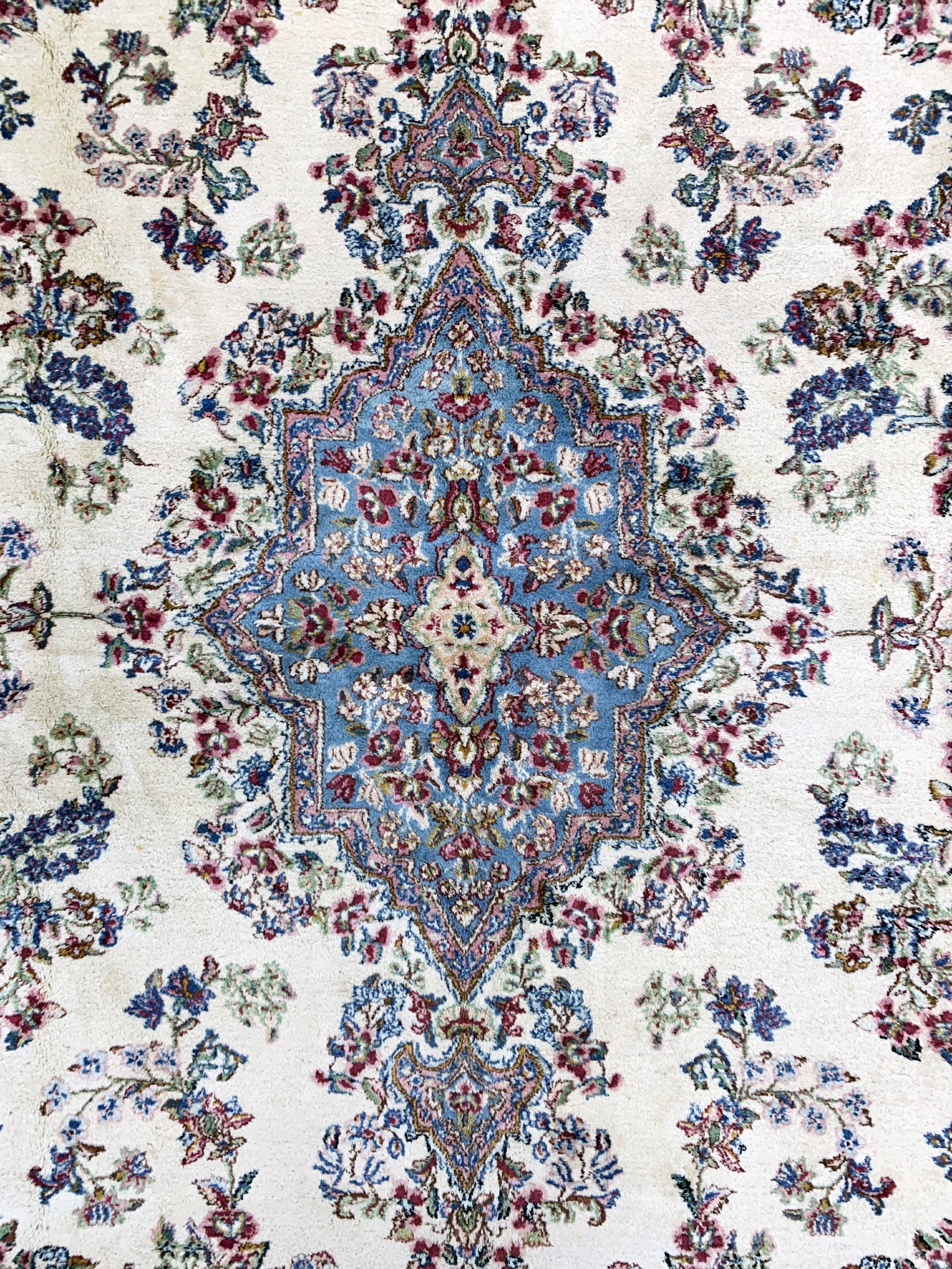 Detail e: Kerman"Lawar"antik, Persien, um 1900, Wolleauf Baumwolle, ca. 580 x 330 cm, EHZ: 2(leichtfleckig).
