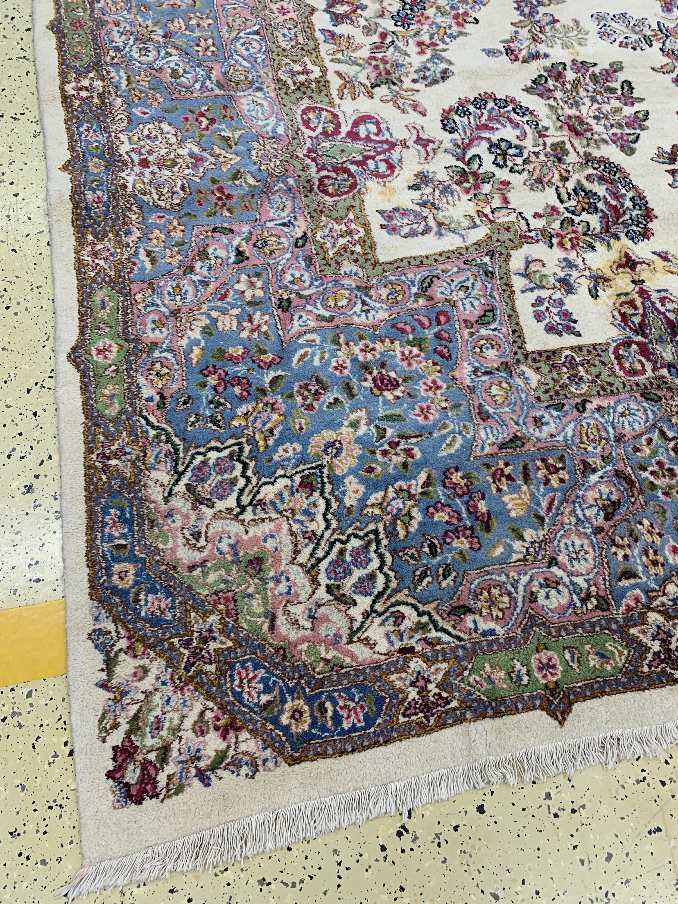 Detail g: Kerman"Lawar"antik, Persien, um 1900, Wolleauf Baumwolle, ca. 580 x 330 cm, EHZ: 2(leichtfleckig).