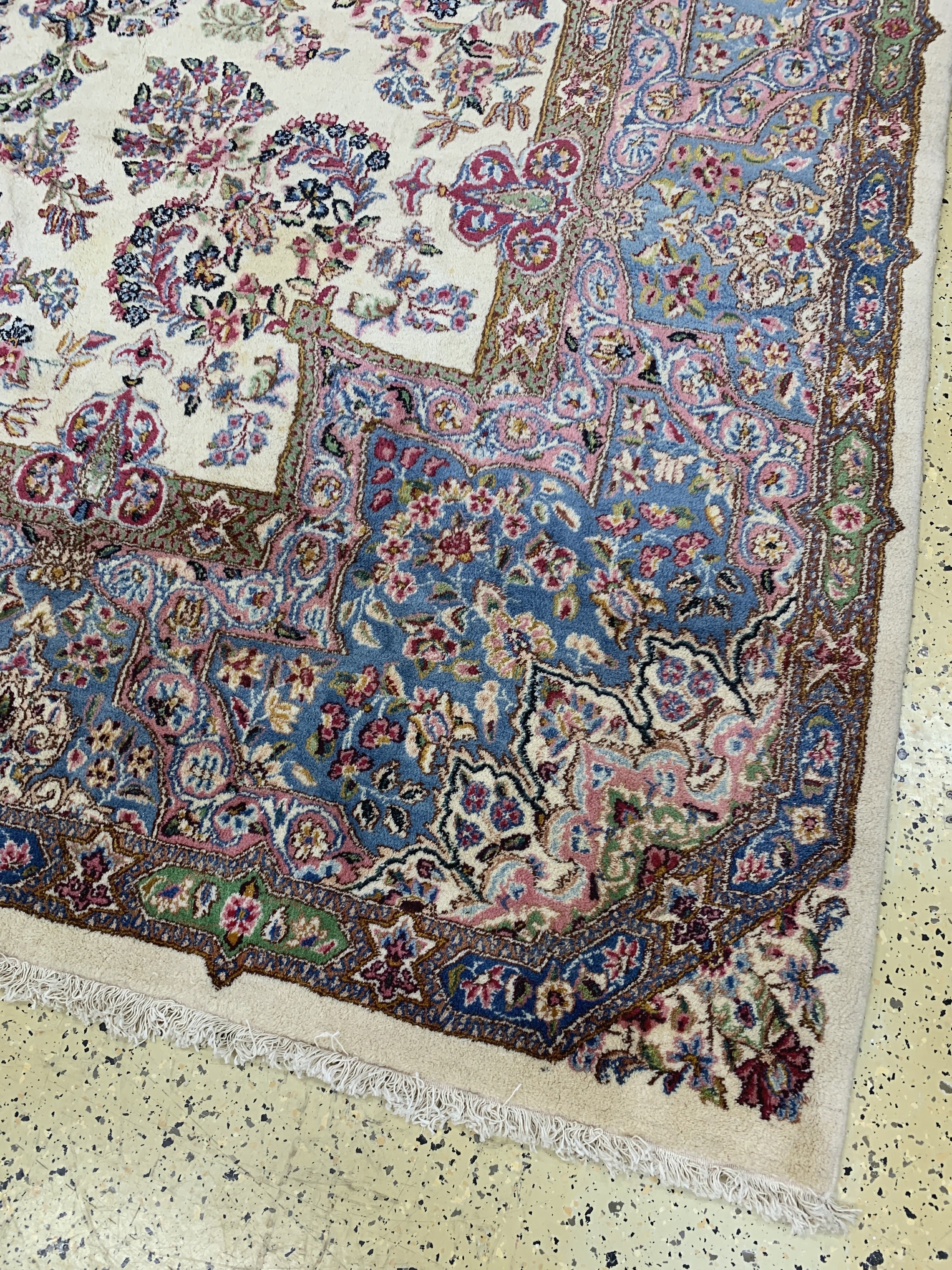 Detail i: Kerman"Lawar"antik, Persien, um 1900, Wolleauf Baumwolle, ca. 580 x 330 cm, EHZ: 2(leichtfleckig).