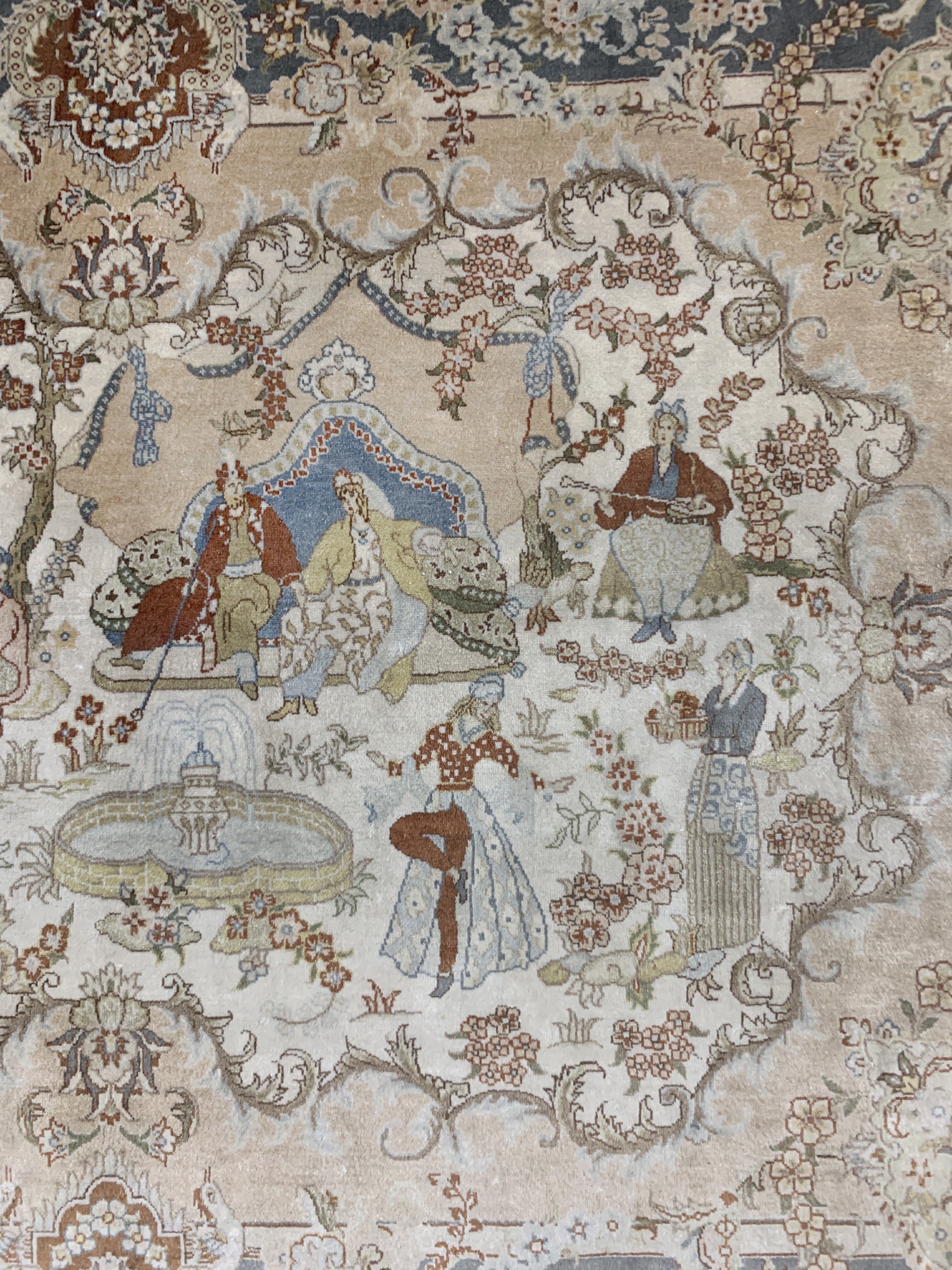 Detail c: Hereke Seide sehr fein, Türkei signiert, Ende 20.Jhd, reine Naturseide, ca. 65 x 46 cm,ca. 3,2 Mio. Kn/qm, verblasst, EHZ: 1-2(Fleck)