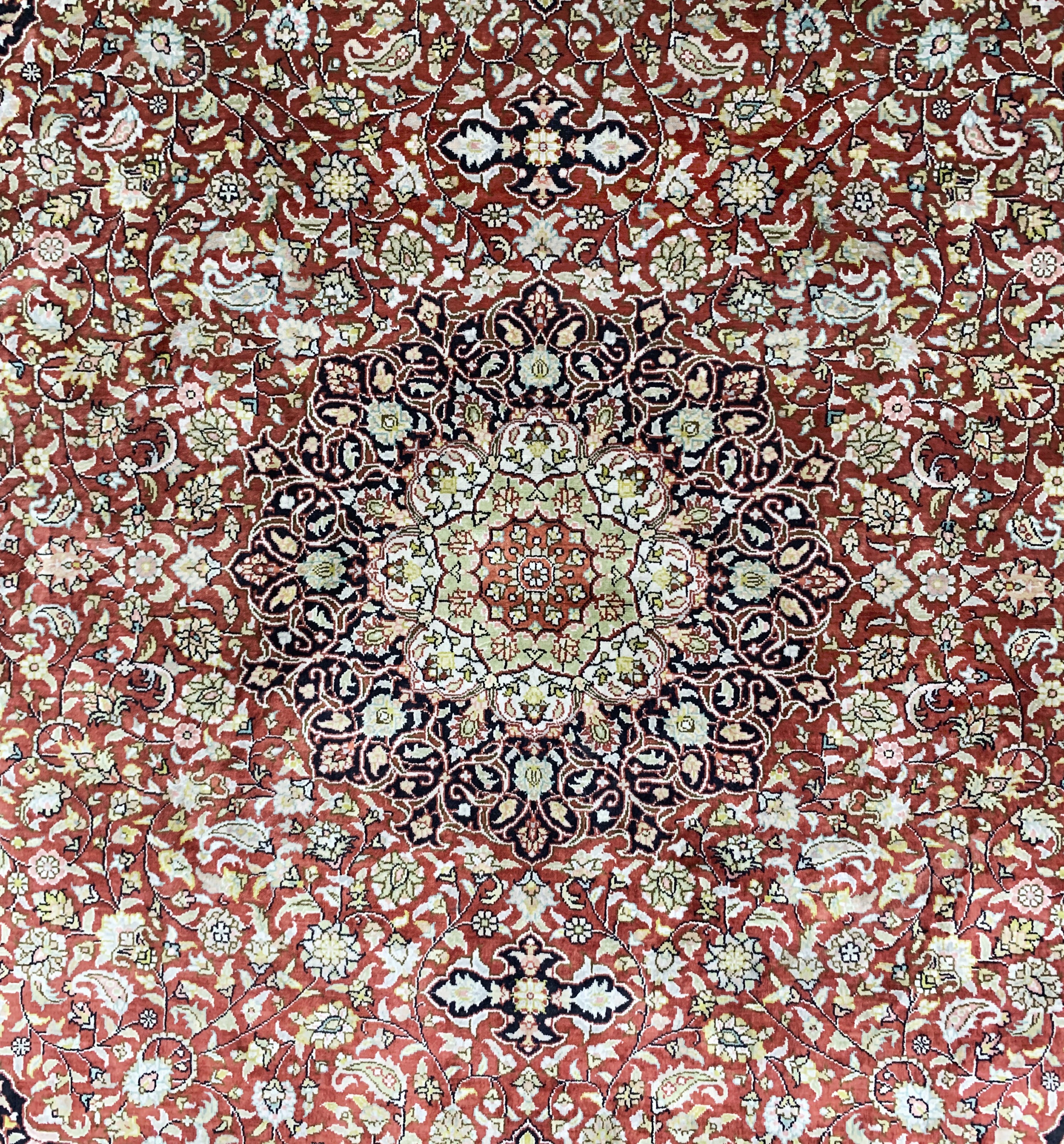 Detail c: Hereke Seide fein, China, Ende 20.Jhd, reine Naturseide, ca. 152 x 95 cm, ca. 1,0 Mio. Kn/qm, EHZ: 2