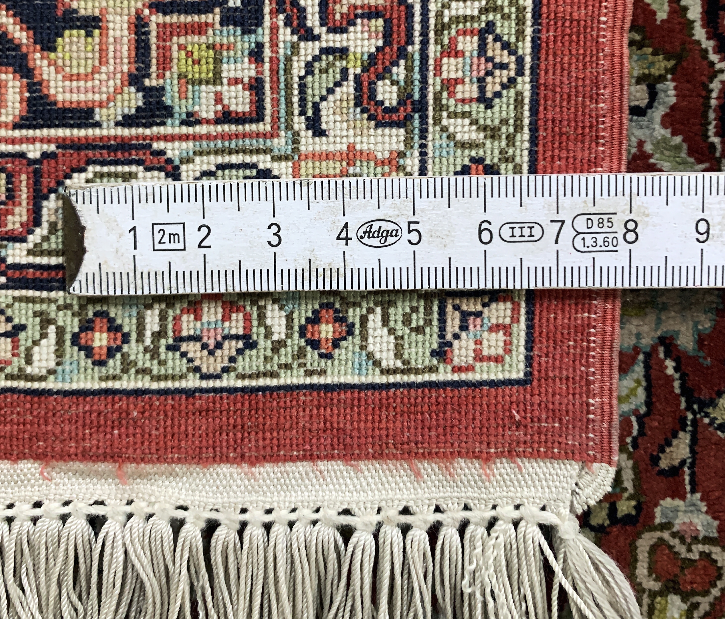 Detail e: Hereke Seide fein, China, Ende 20.Jhd, reine Naturseide, ca. 152 x 95 cm, ca. 1,0 Mio. Kn/qm, EHZ: 2