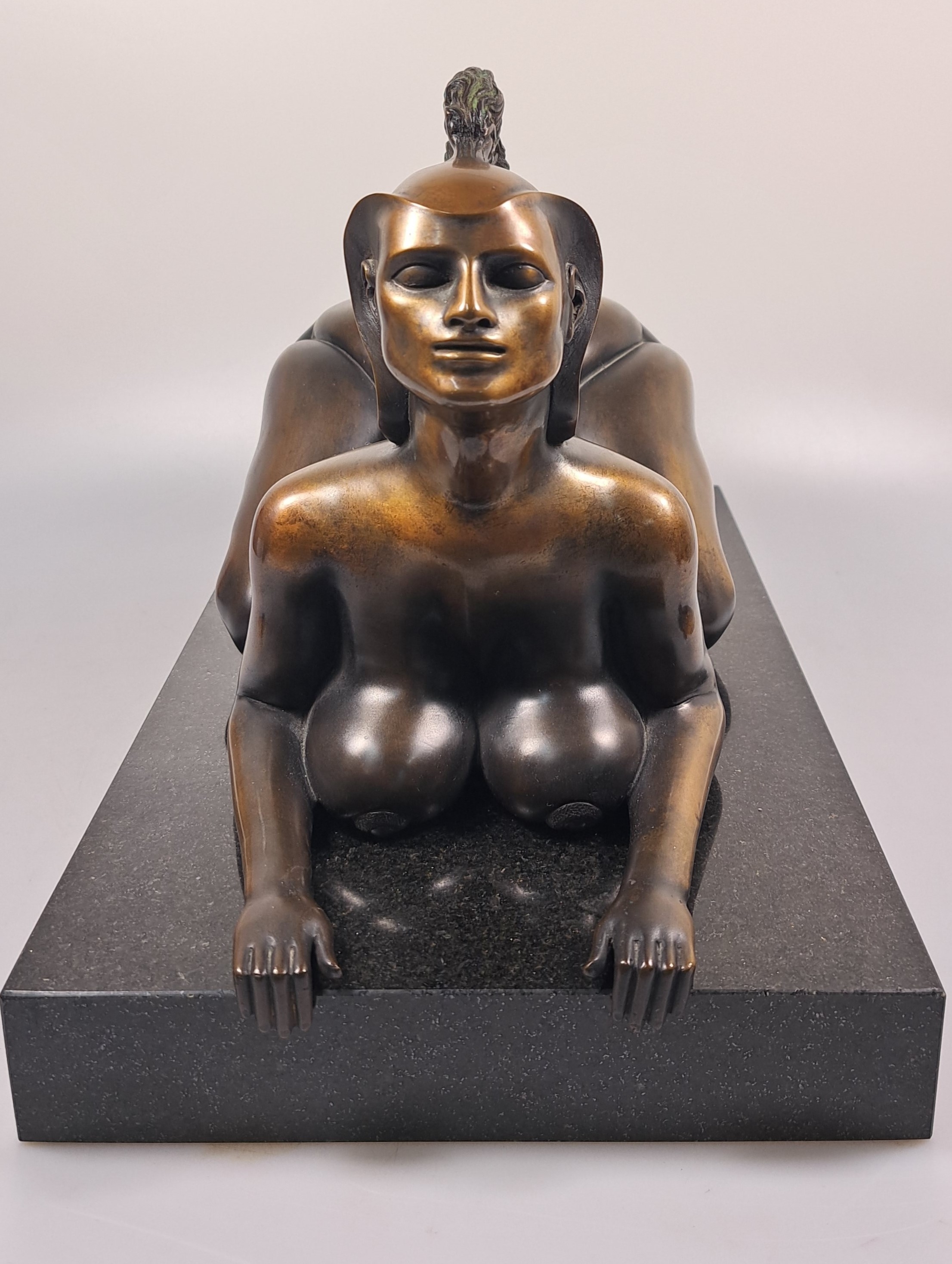 Detail c: Ernst Fuchs, 1930-2015, Sphinx, Bronzeskulptur, sign. und num. 591/1000, auf Marmorsockel, ca. 22x35x20cm, mit Zertifikat, dieses mit handschriftl. ...