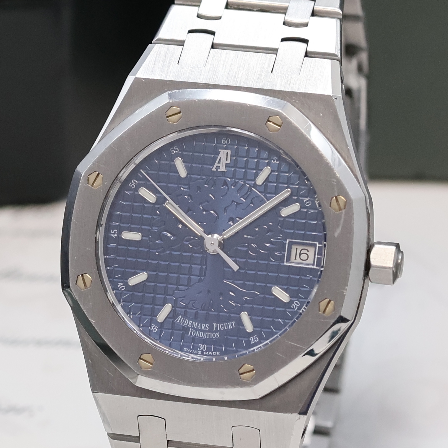 Detail a: AUDEMARS PIGUET Royal Oak seltene, auf 450 Stück limitierte Herrenarmbanduhr "Foundation Time for Trees" Referenz 15100ST.O.0789ST.01, ...