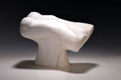 27035368k - Horest de Menezes, geb. 1941, Skulptur aus ital. Carrara-Marmot, Torso auf Händen ...