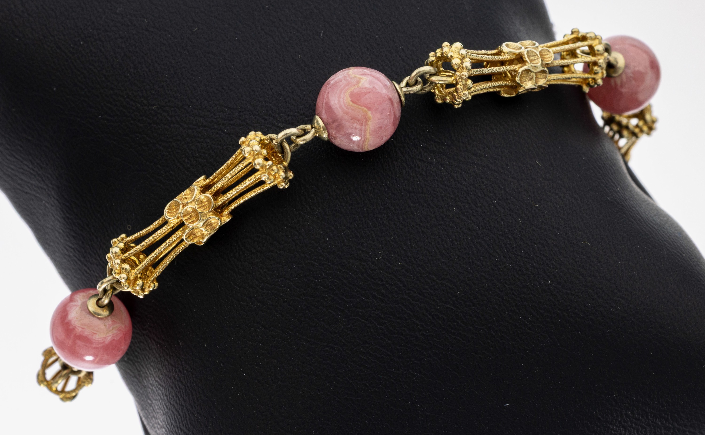 Image 27035406 - 14 kt Gold Rhodochrosit-Armband, 1970er Jahre, GG 585/000, 5 Rhodochrosit-Kugeln, L. ca. ...
