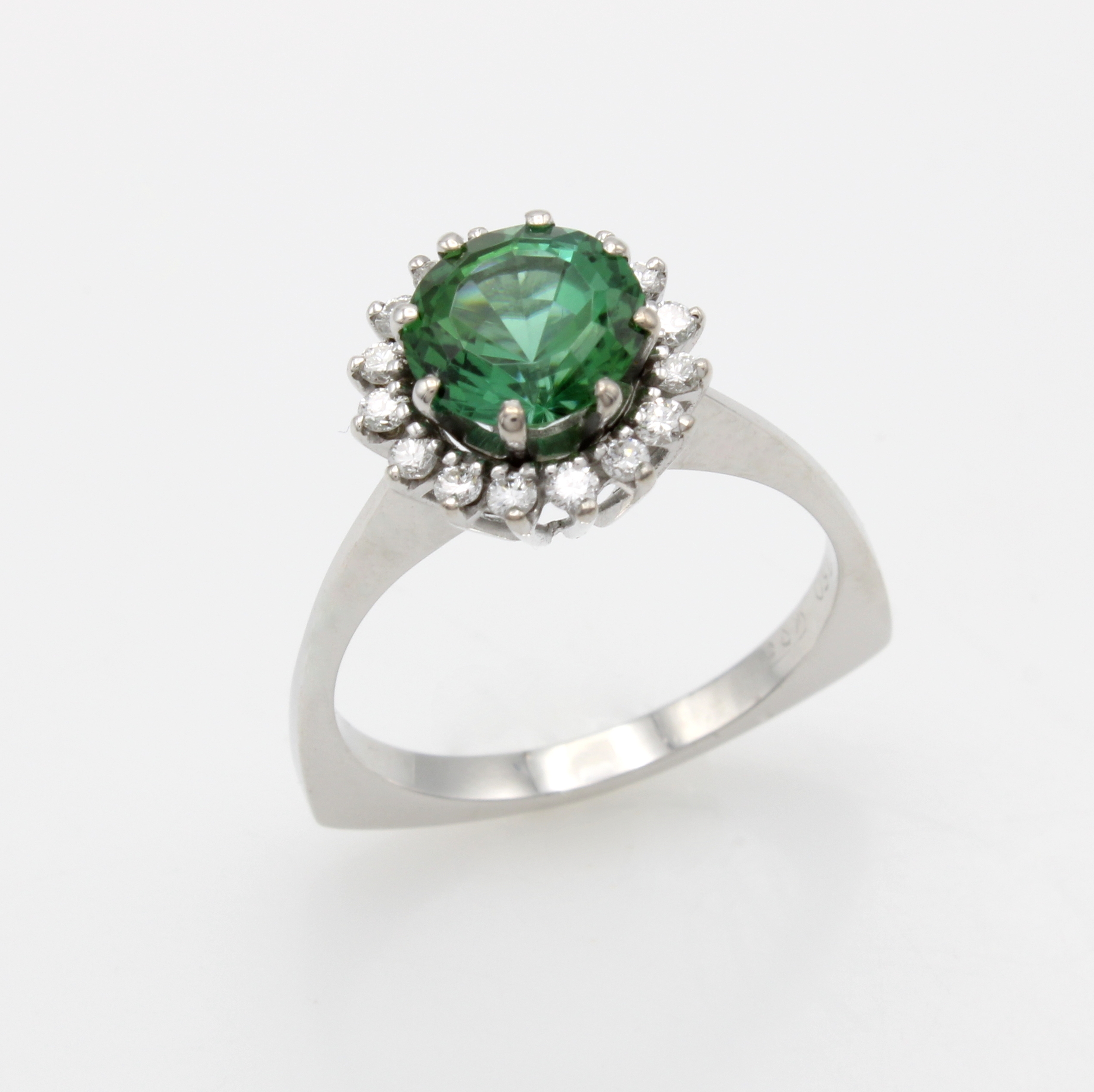 Image 27035420 - Ring mit Turmalin und Brillanten, WG 750/000, fac., grüner Turmalin erhöht gef., 16 ...