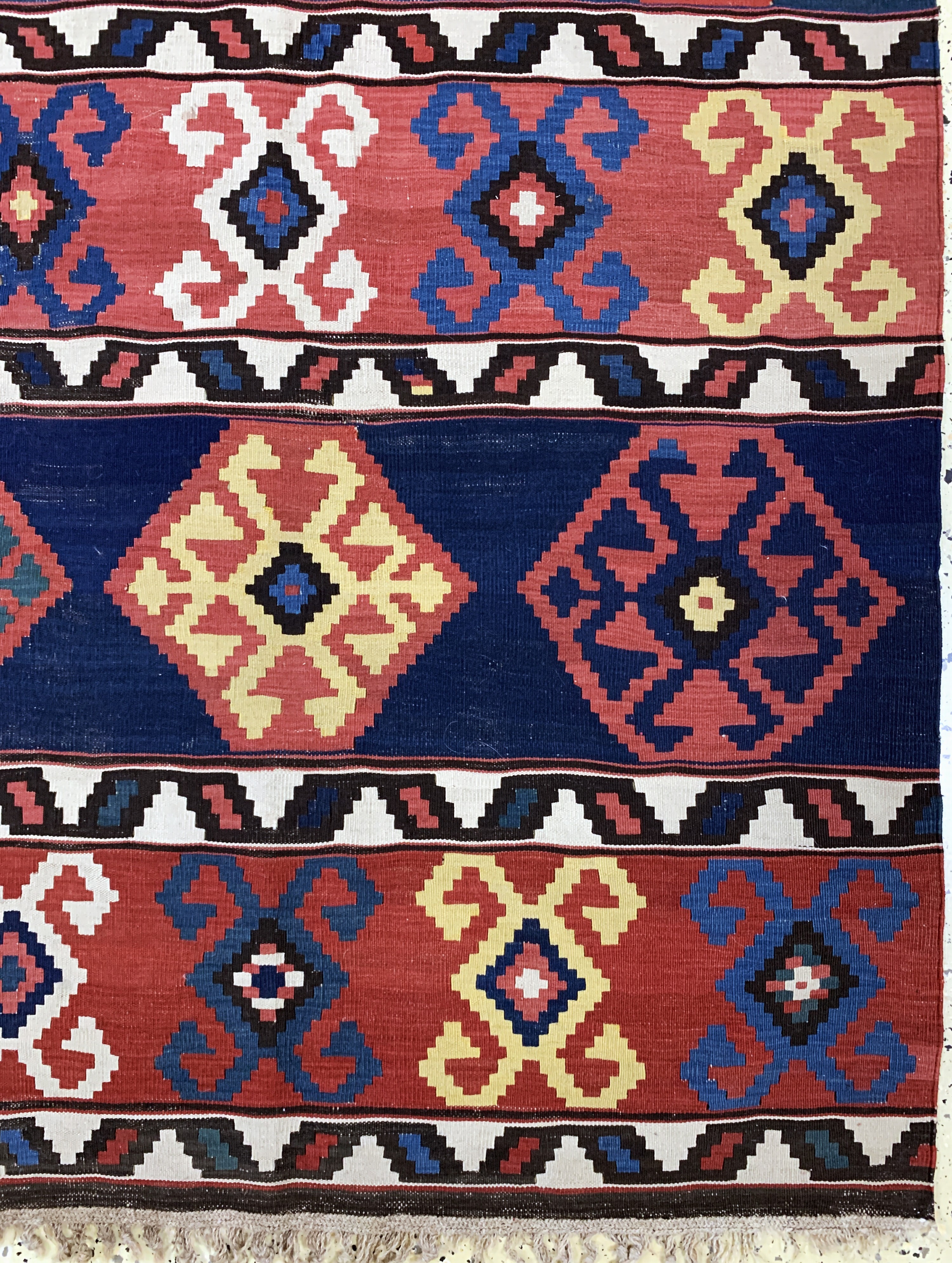Detail a: Antiker Schirwan Kelim, Kaukasus, 19.Jhd, Wolle auf Wolle, ca. 275 x 210 cm, EHZ: 2