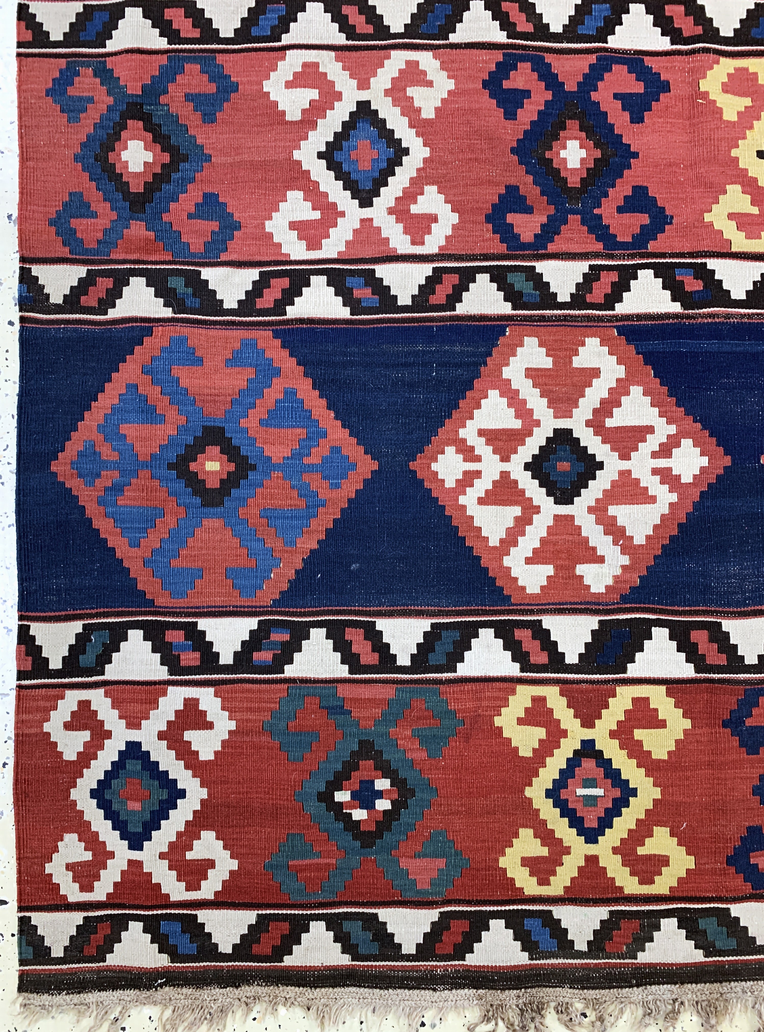 Detail b: Antiker Schirwan Kelim, Kaukasus, 19.Jhd, Wolle auf Wolle, ca. 275 x 210 cm, EHZ: 2