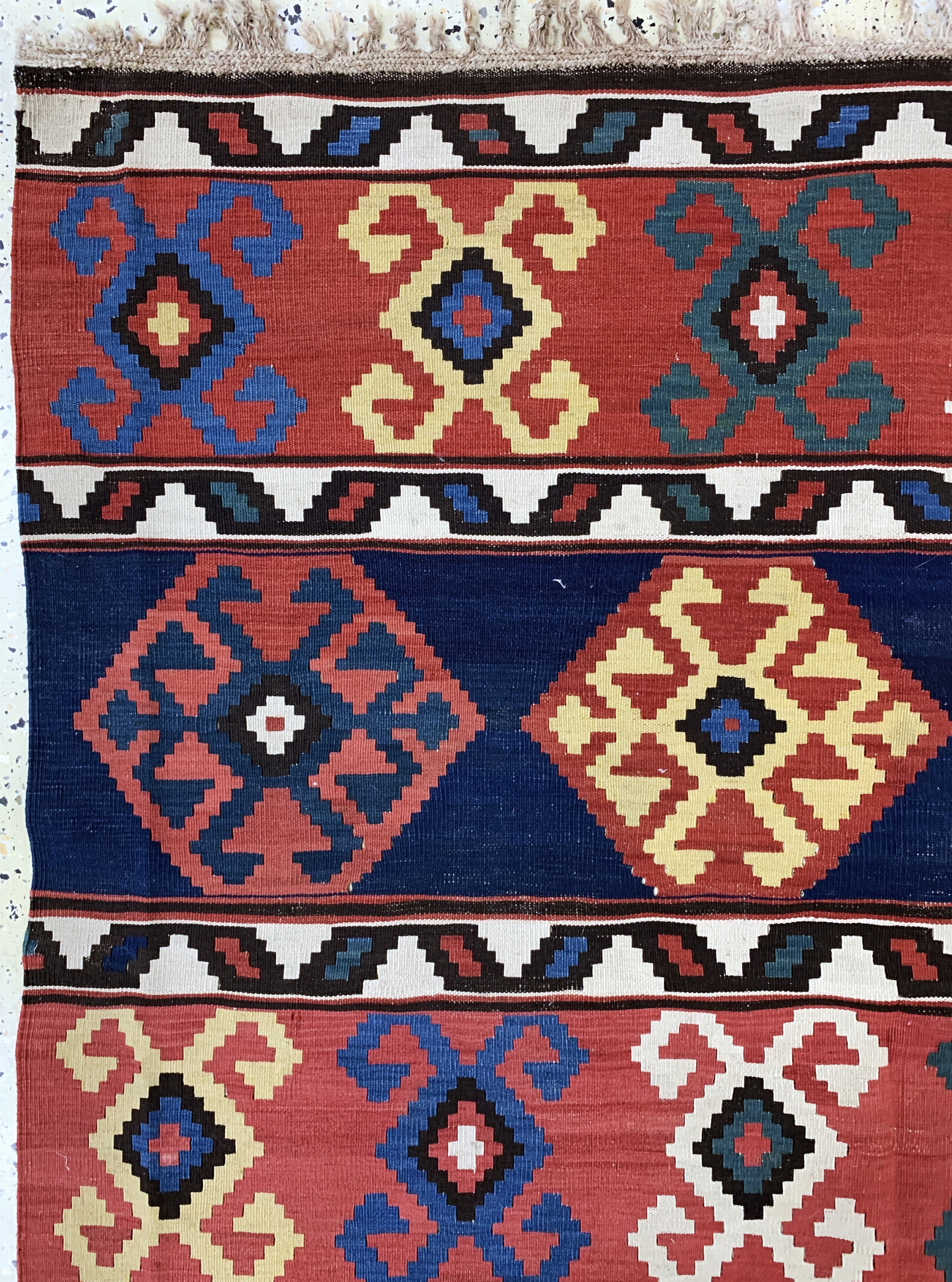 Detail e: Antiker Schirwan Kelim, Kaukasus, 19.Jhd, Wolle auf Wolle, ca. 275 x 210 cm, EHZ: 2