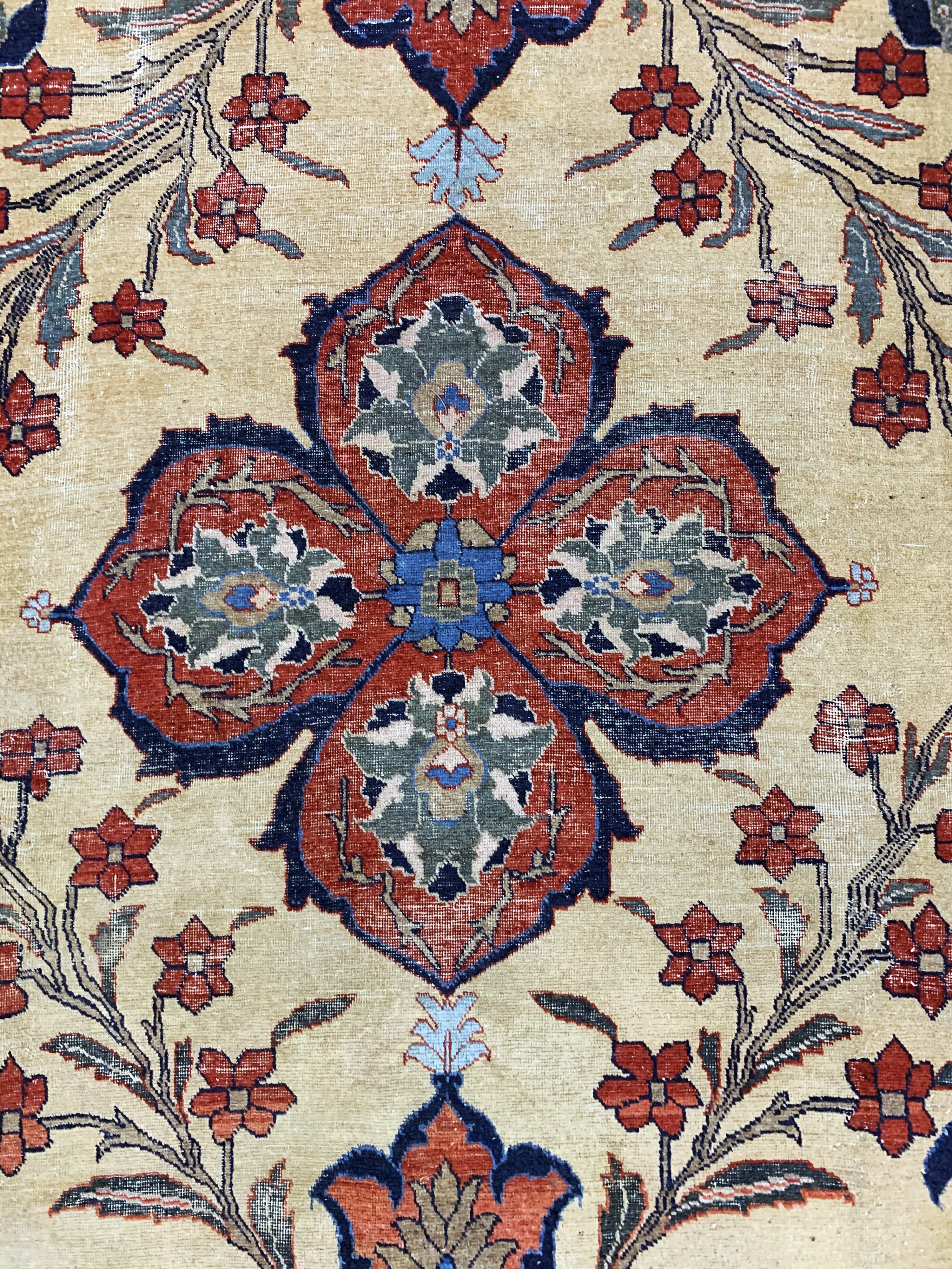Detail d: Antiker Täbriz, Persien, um 1900, Wolle aufBaumwolle, ca. 390 x 280 cm, EHZ: 4