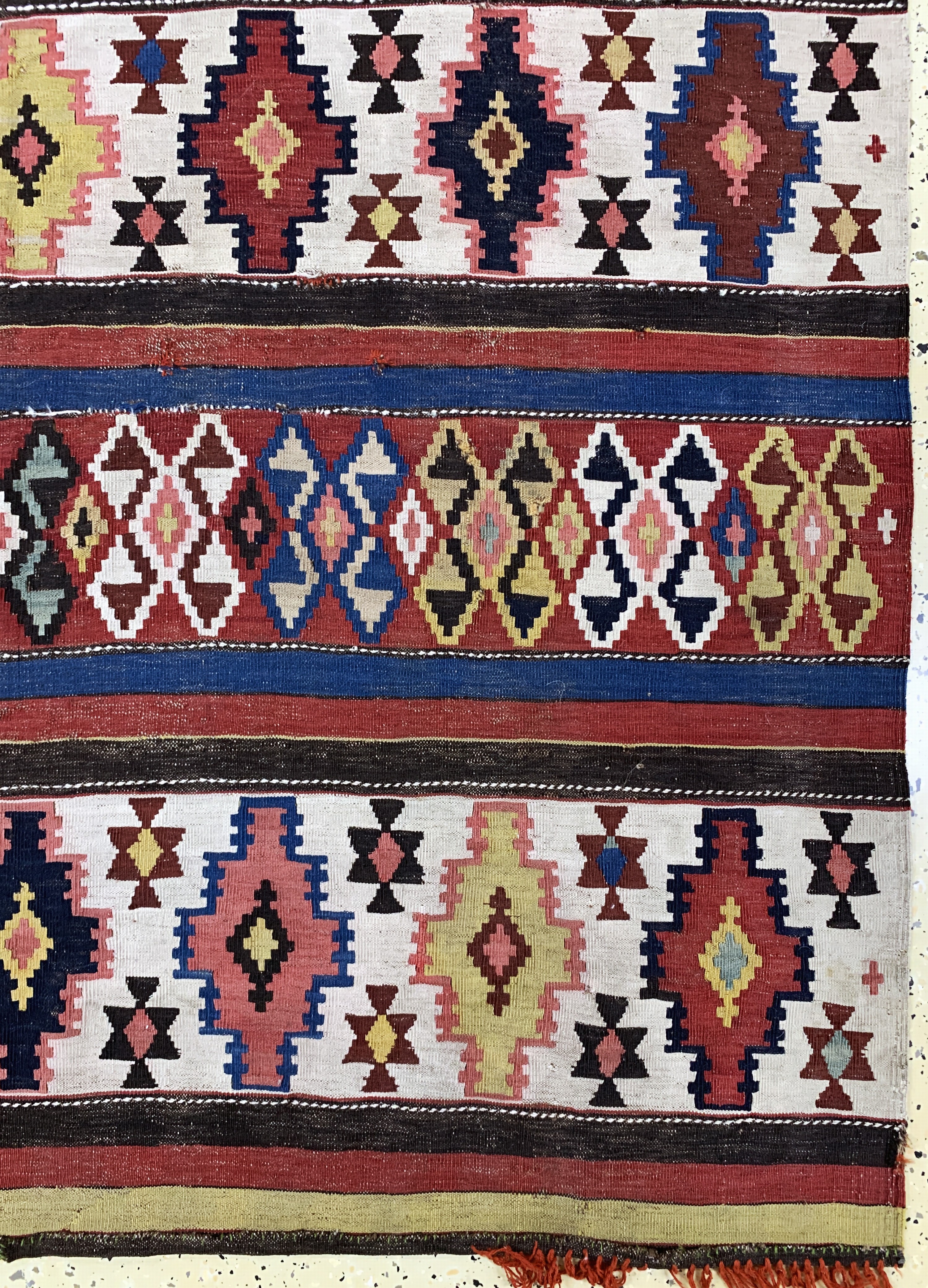 Detail a: Antiker Schirwan Kelim, Kaukasus, 19.Jhd, Wolle auf Wolle, ca. 306 x 152 cm, EHZ: 3 (geflickt)