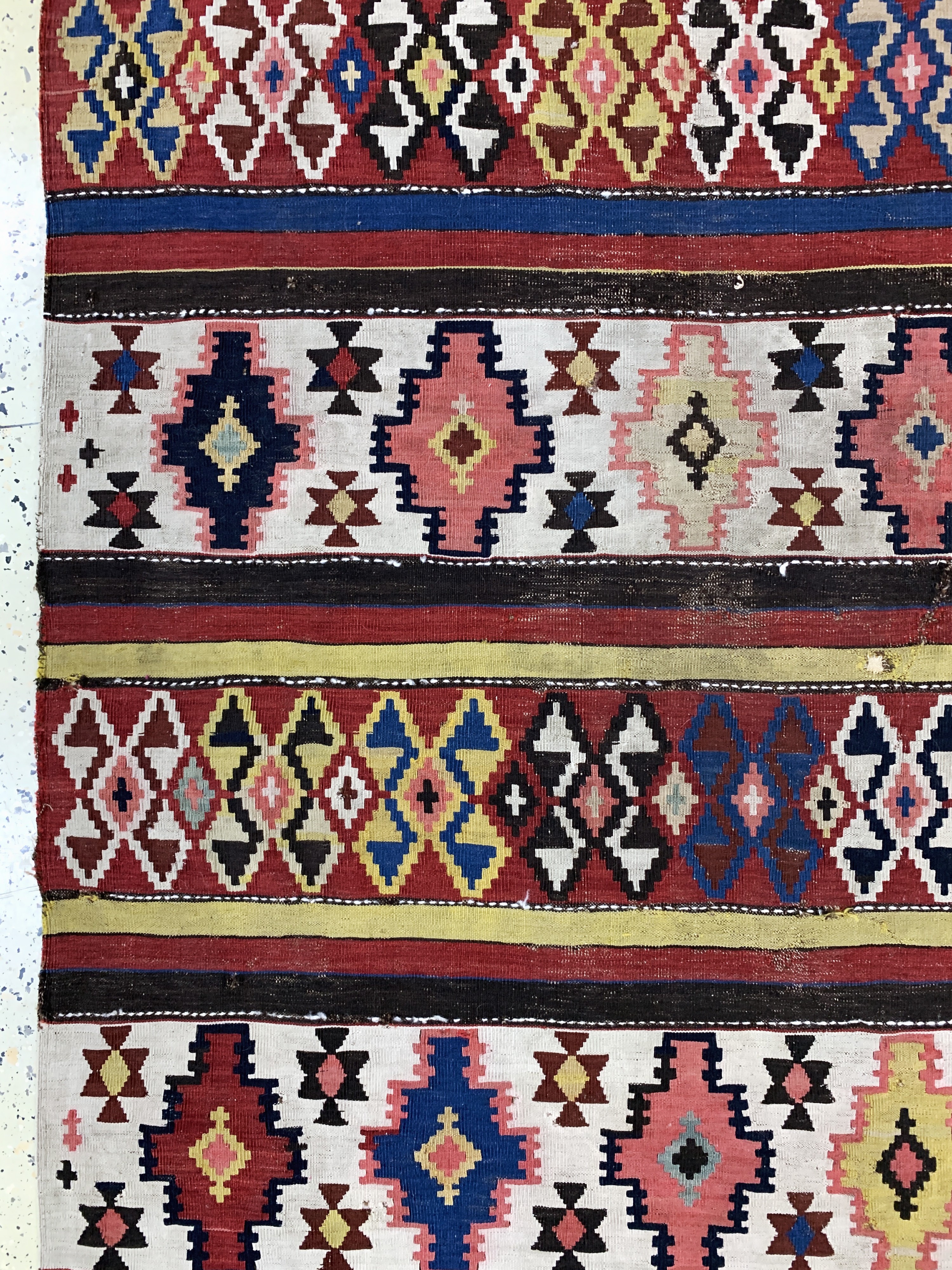 Detail c: Antiker Schirwan Kelim, Kaukasus, 19.Jhd, Wolle auf Wolle, ca. 306 x 152 cm, EHZ: 3 (geflickt)