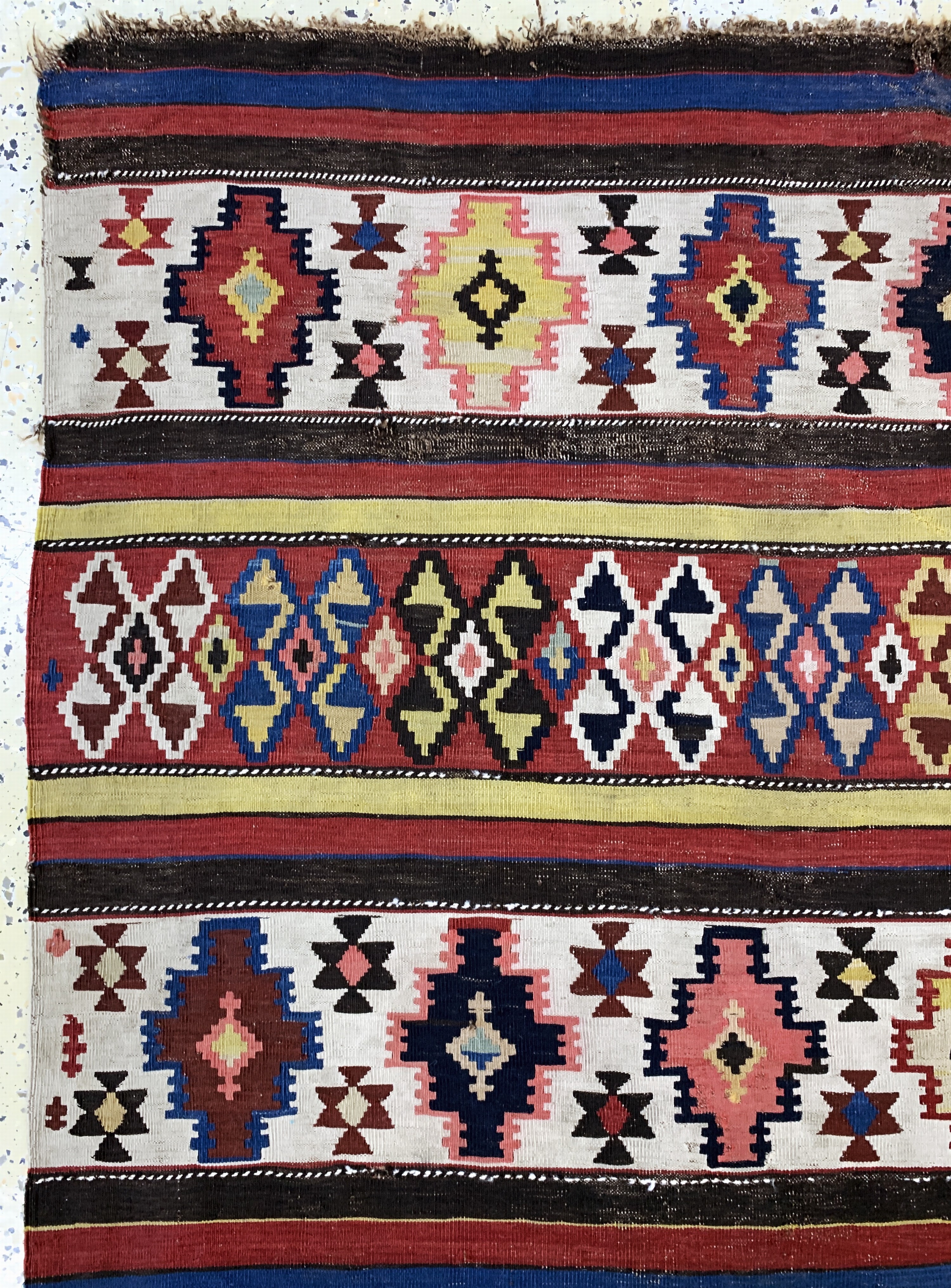 Detail e: Antiker Schirwan Kelim, Kaukasus, 19.Jhd, Wolle auf Wolle, ca. 306 x 152 cm, EHZ: 3 (geflickt)