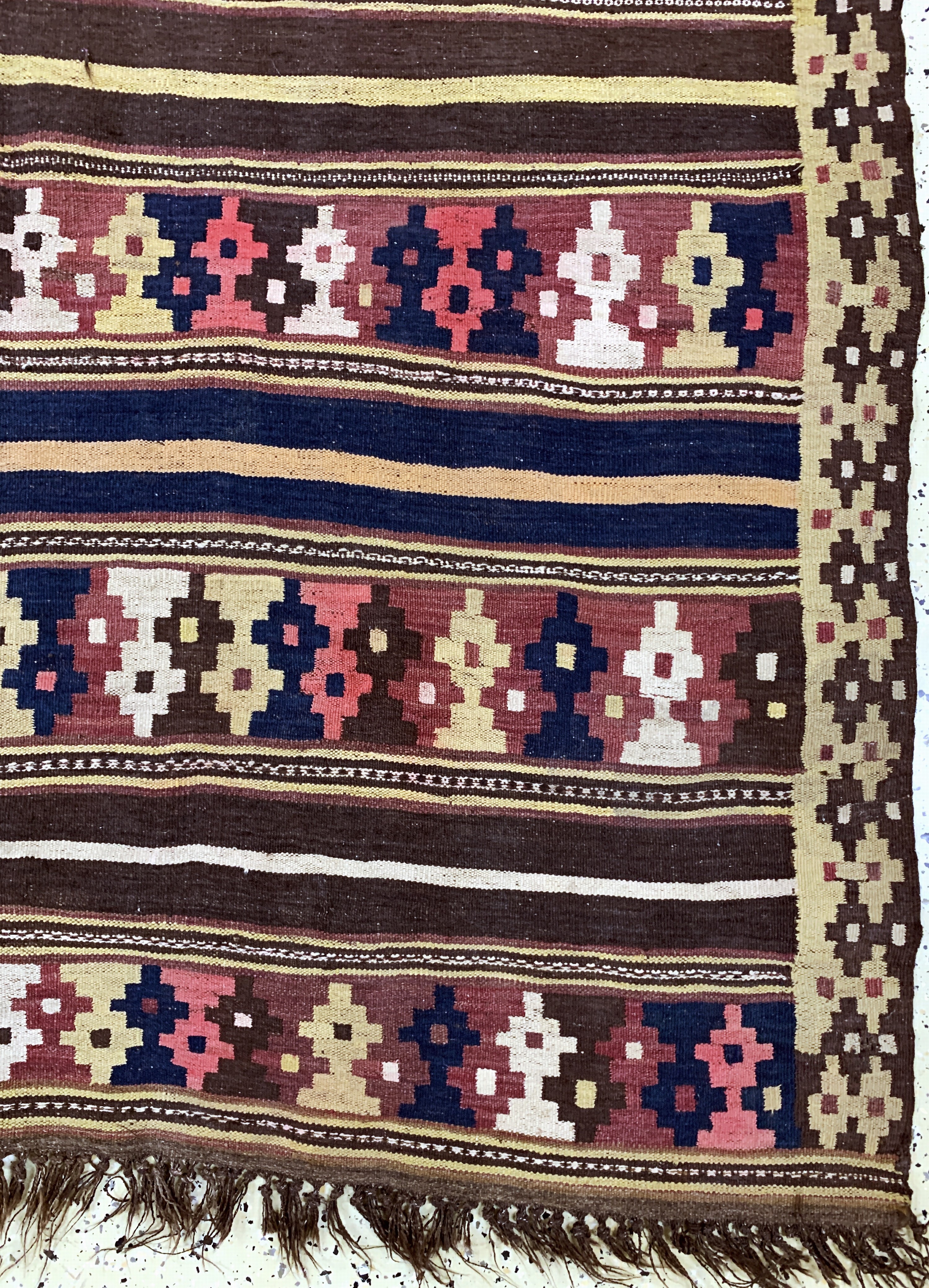 Detail a: Bachtiar Kelim, Persien, um 1900, Wolle aufWolle, ca. 320 x 160 cm, leicht verfärbt, EHZ:2-3