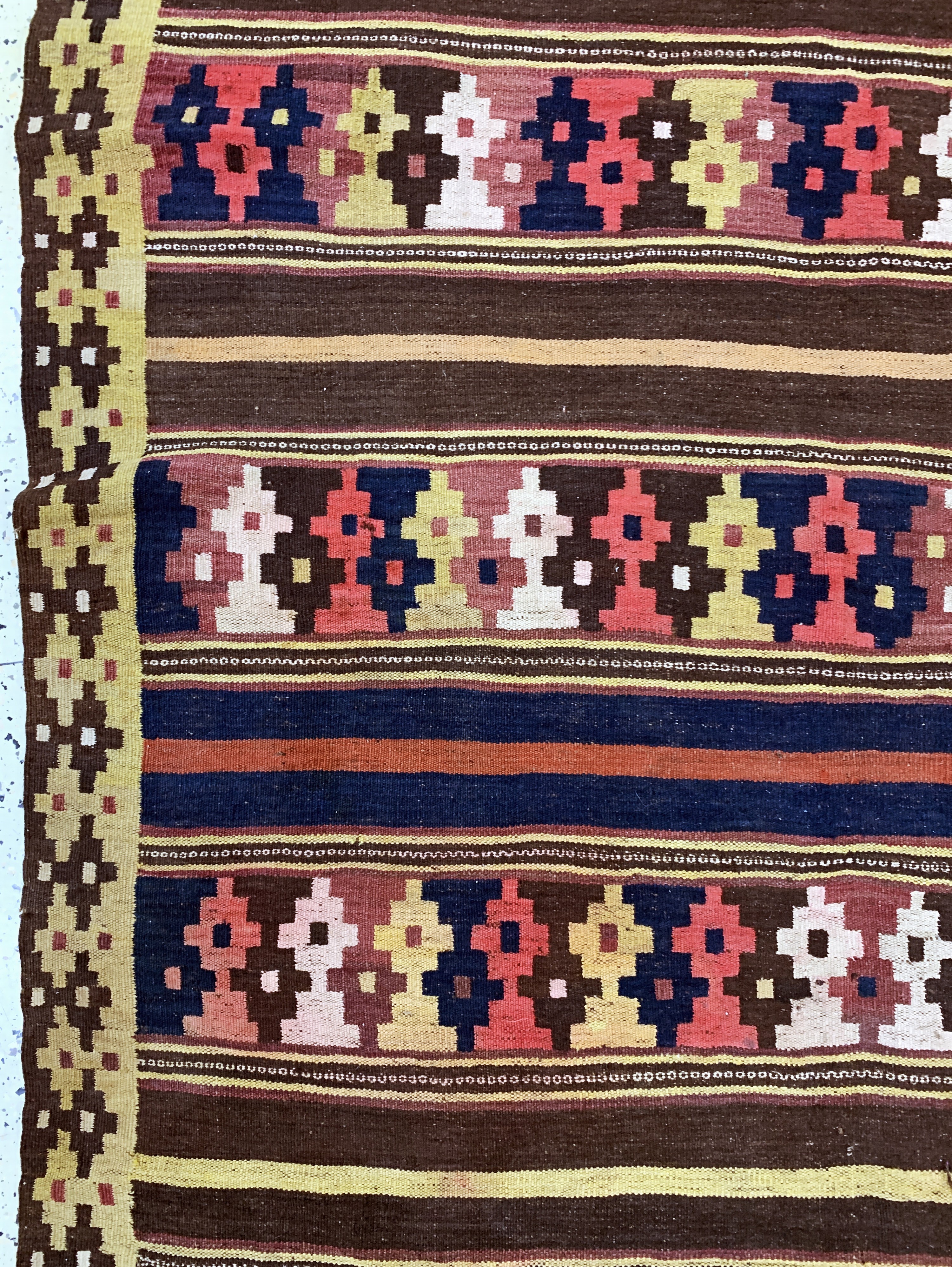 Detail c: Bachtiar Kelim, Persien, um 1900, Wolle aufWolle, ca. 320 x 160 cm, leicht verfärbt, EHZ:2-3