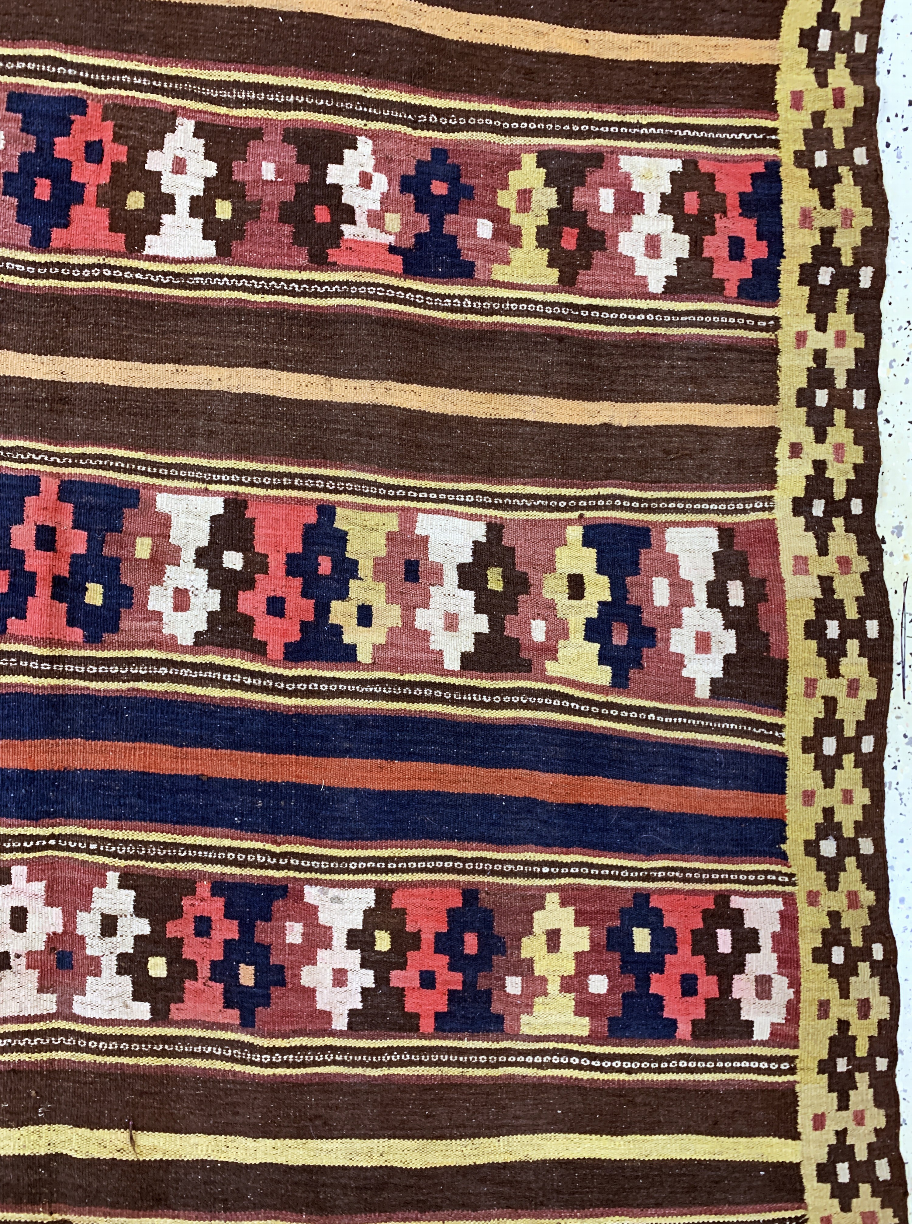 Detail d: Bachtiar Kelim, Persien, um 1900, Wolle aufWolle, ca. 320 x 160 cm, leicht verfärbt, EHZ:2-3