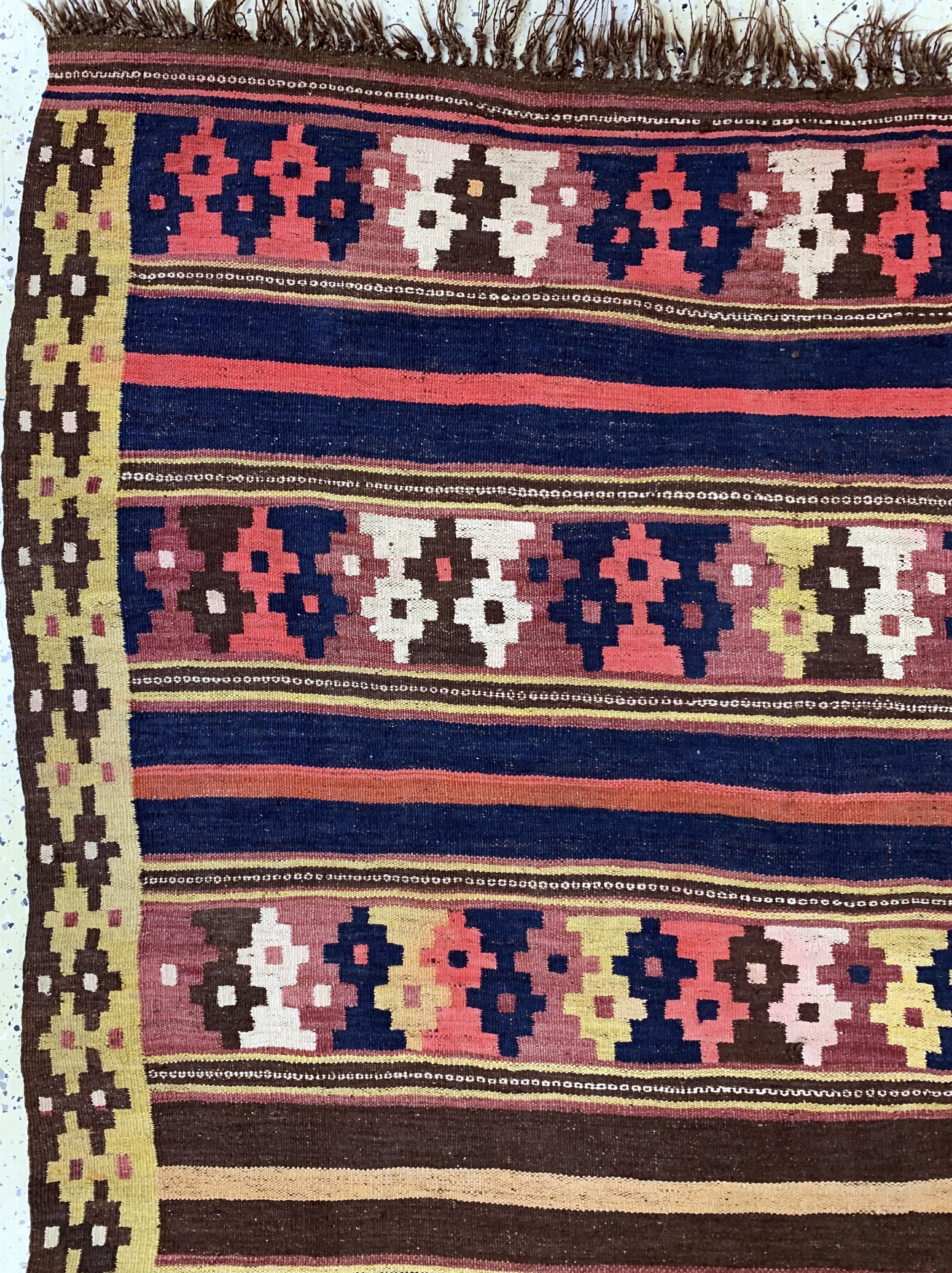 Detail e: Bachtiar Kelim, Persien, um 1900, Wolle aufWolle, ca. 320 x 160 cm, leicht verfärbt, EHZ:2-3