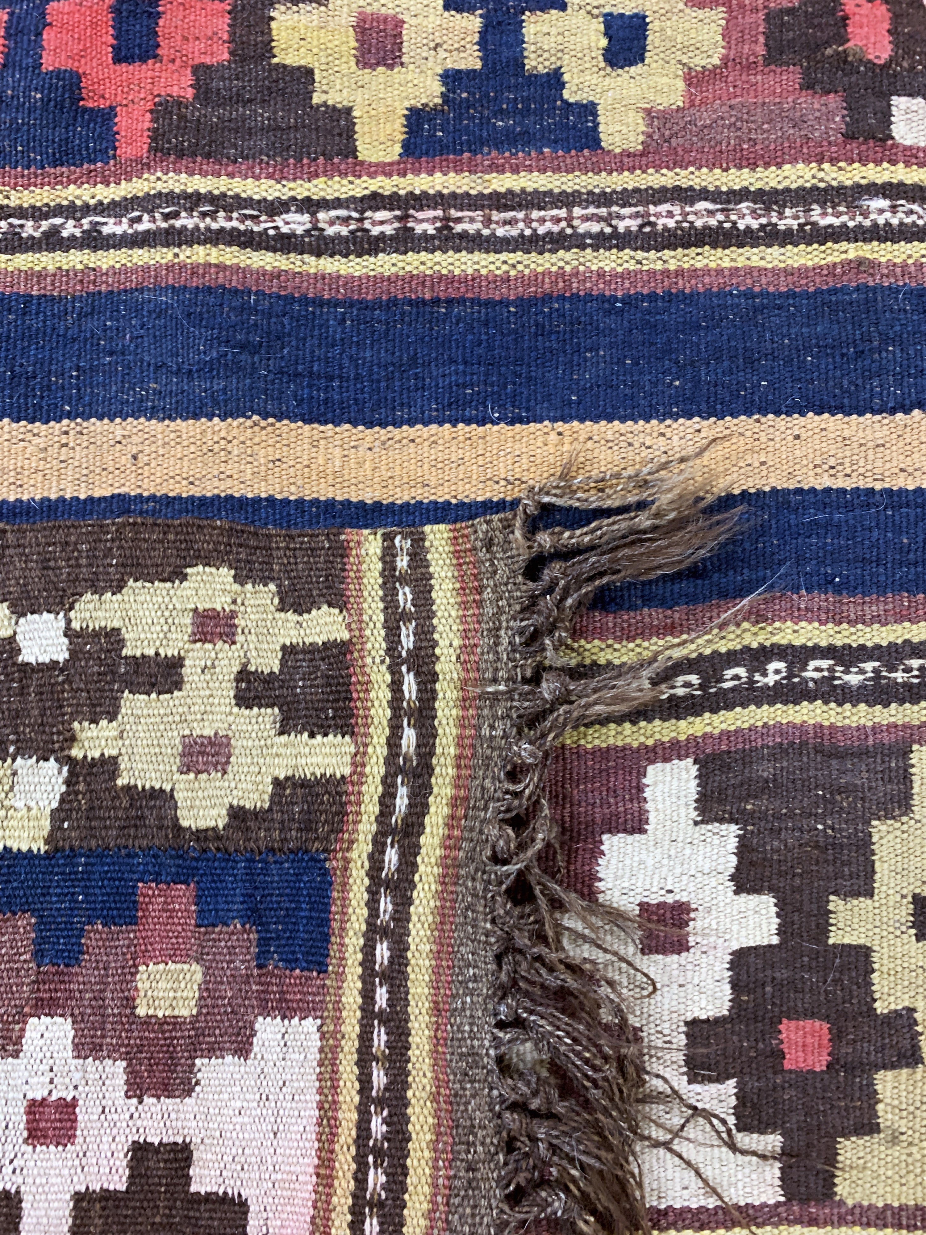 Detail h: Bachtiar Kelim, Persien, um 1900, Wolle aufWolle, ca. 320 x 160 cm, leicht verfärbt, EHZ:2-3