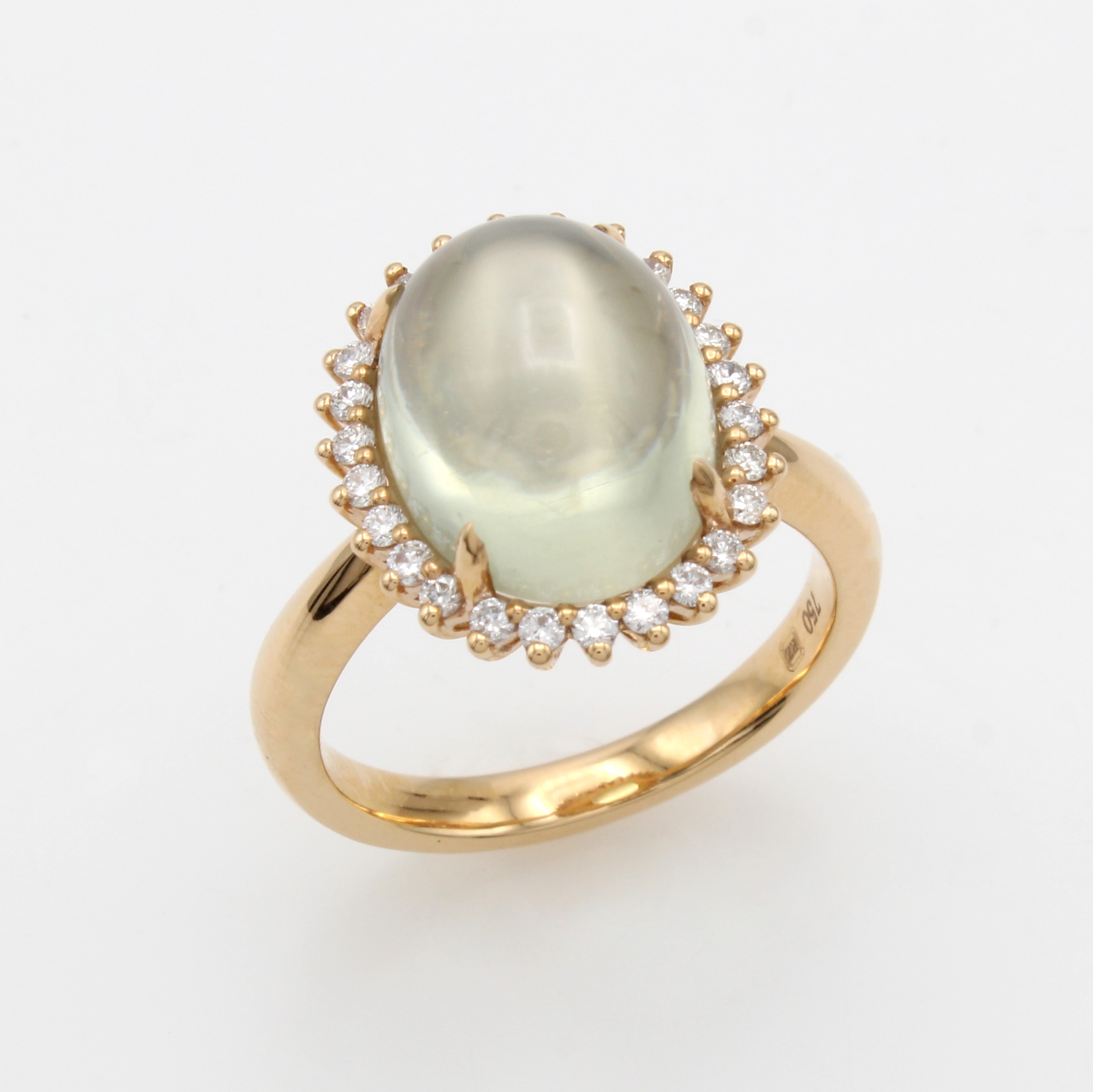 Image 27035458 - Ring mit Mondstein und Brillanten, RG 750/000, ovaler Mondsteincabochon umgeben v. 26 ...