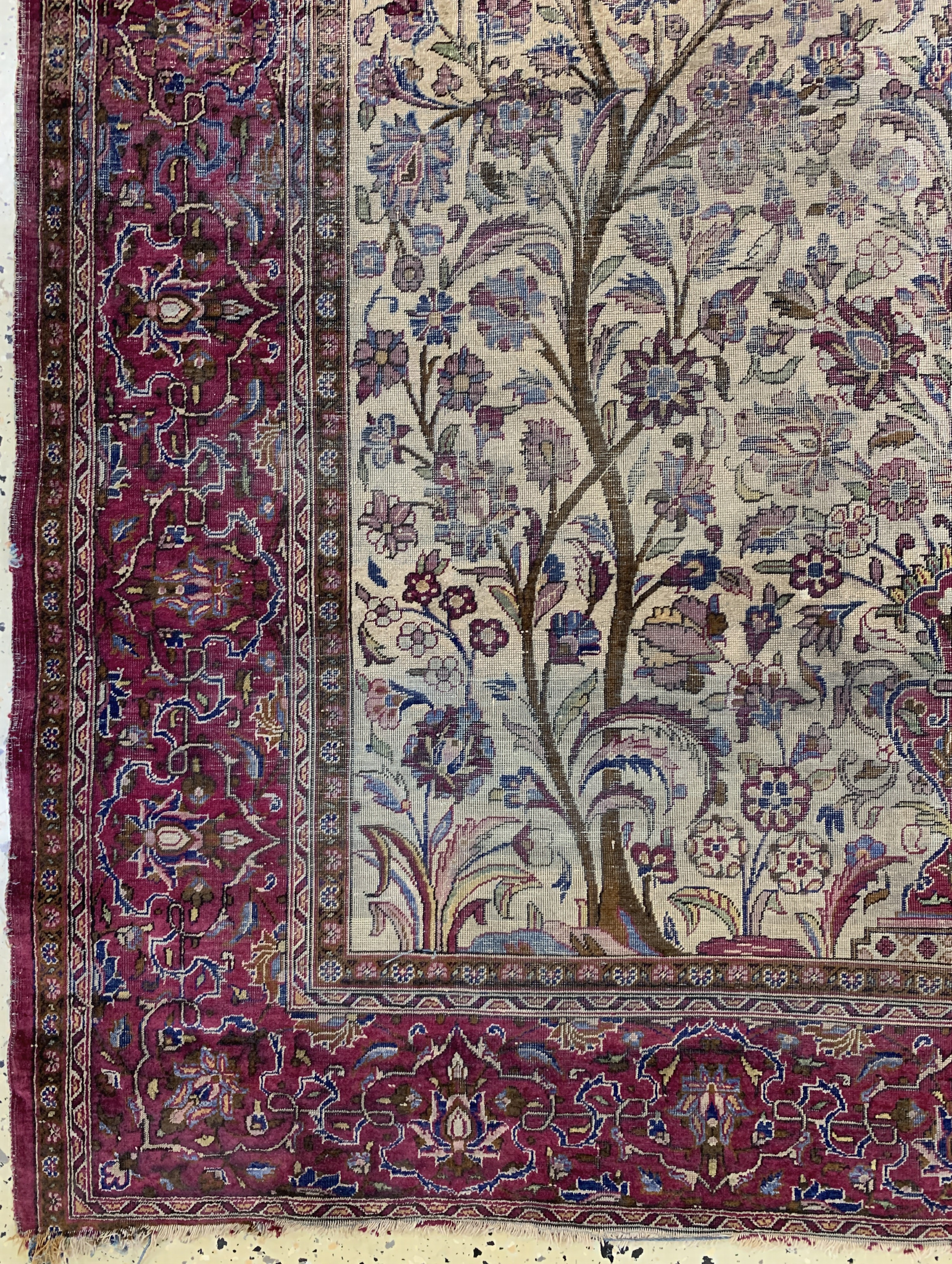 Detail c: Antiker Seiden Keschan, Persien, 19.Jhd, reine Naturseide, ca. 196 x 133 cm, EHZ: 4, (Risse-Morsch)