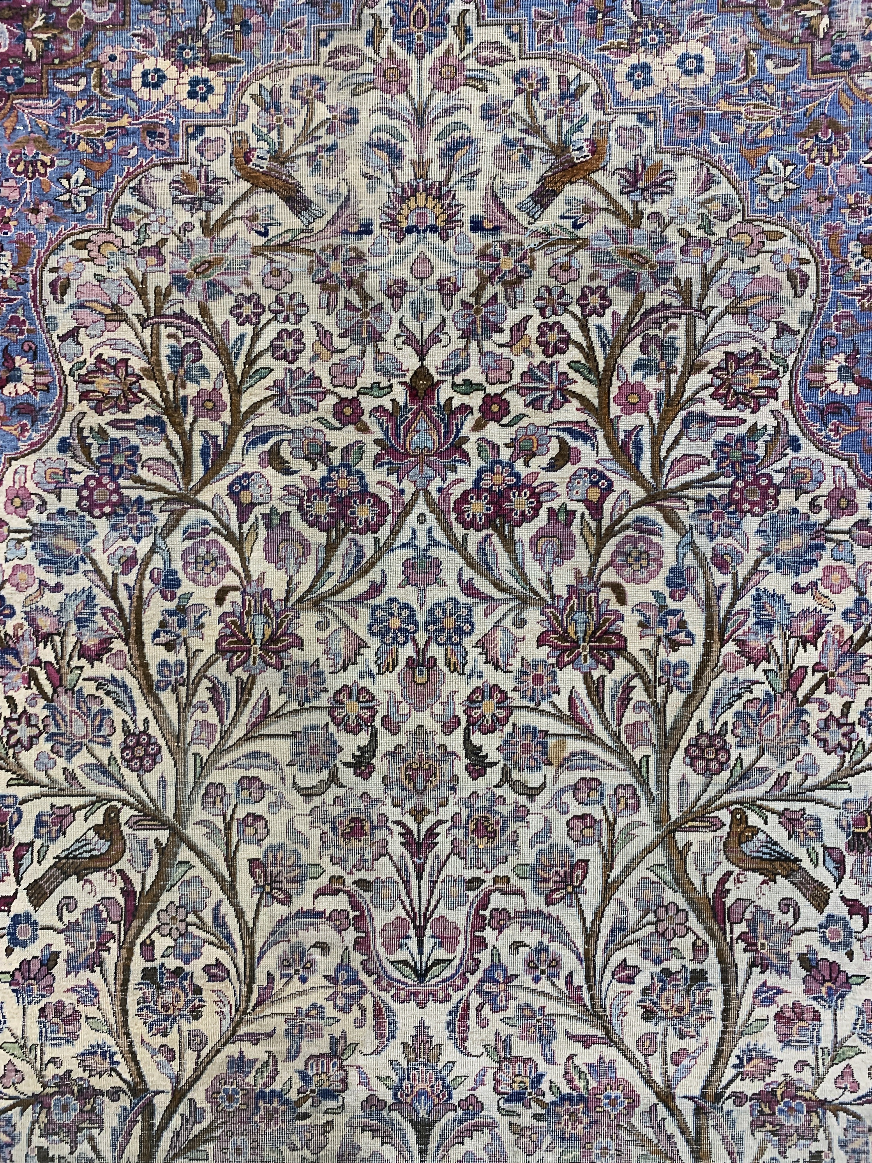 Detail d: Antiker Seiden Keschan, Persien, 19.Jhd, reine Naturseide, ca. 196 x 133 cm, EHZ: 4, (Risse-Morsch)