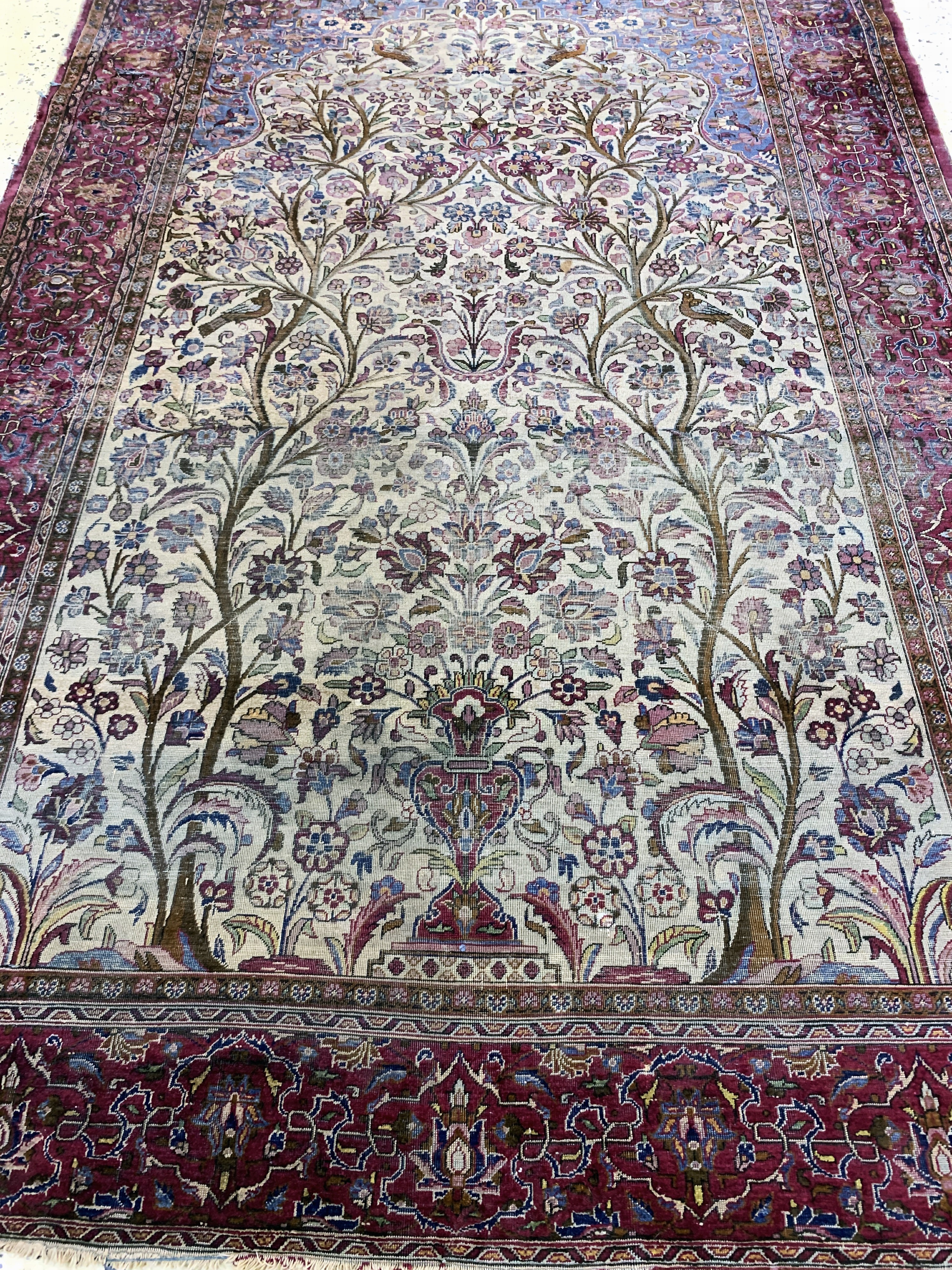 Detail e: Antiker Seiden Keschan, Persien, 19.Jhd, reine Naturseide, ca. 196 x 133 cm, EHZ: 4, (Risse-Morsch)