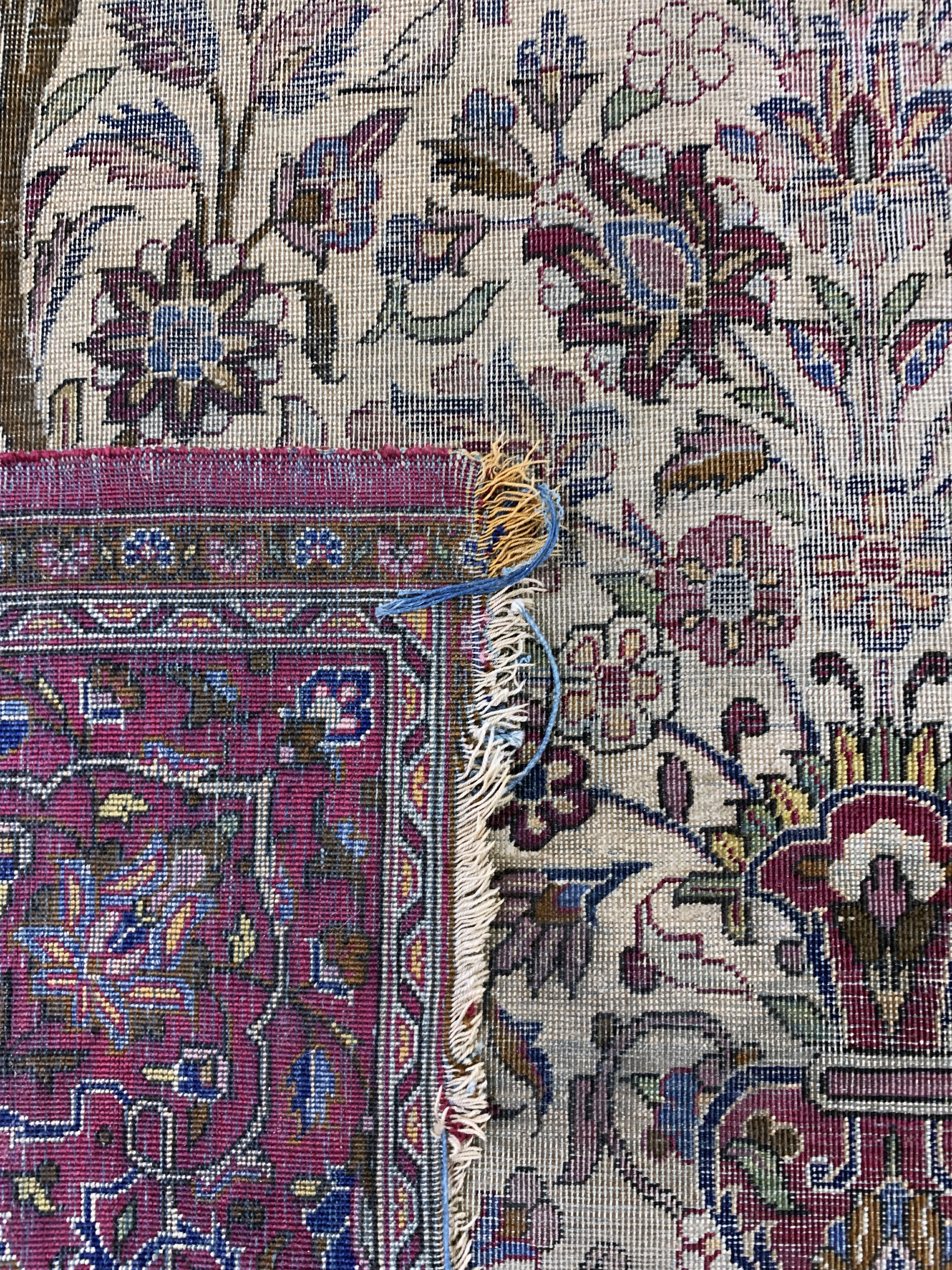 Detail f: Antiker Seiden Keschan, Persien, 19.Jhd, reine Naturseide, ca. 196 x 133 cm, EHZ: 4, (Risse-Morsch)