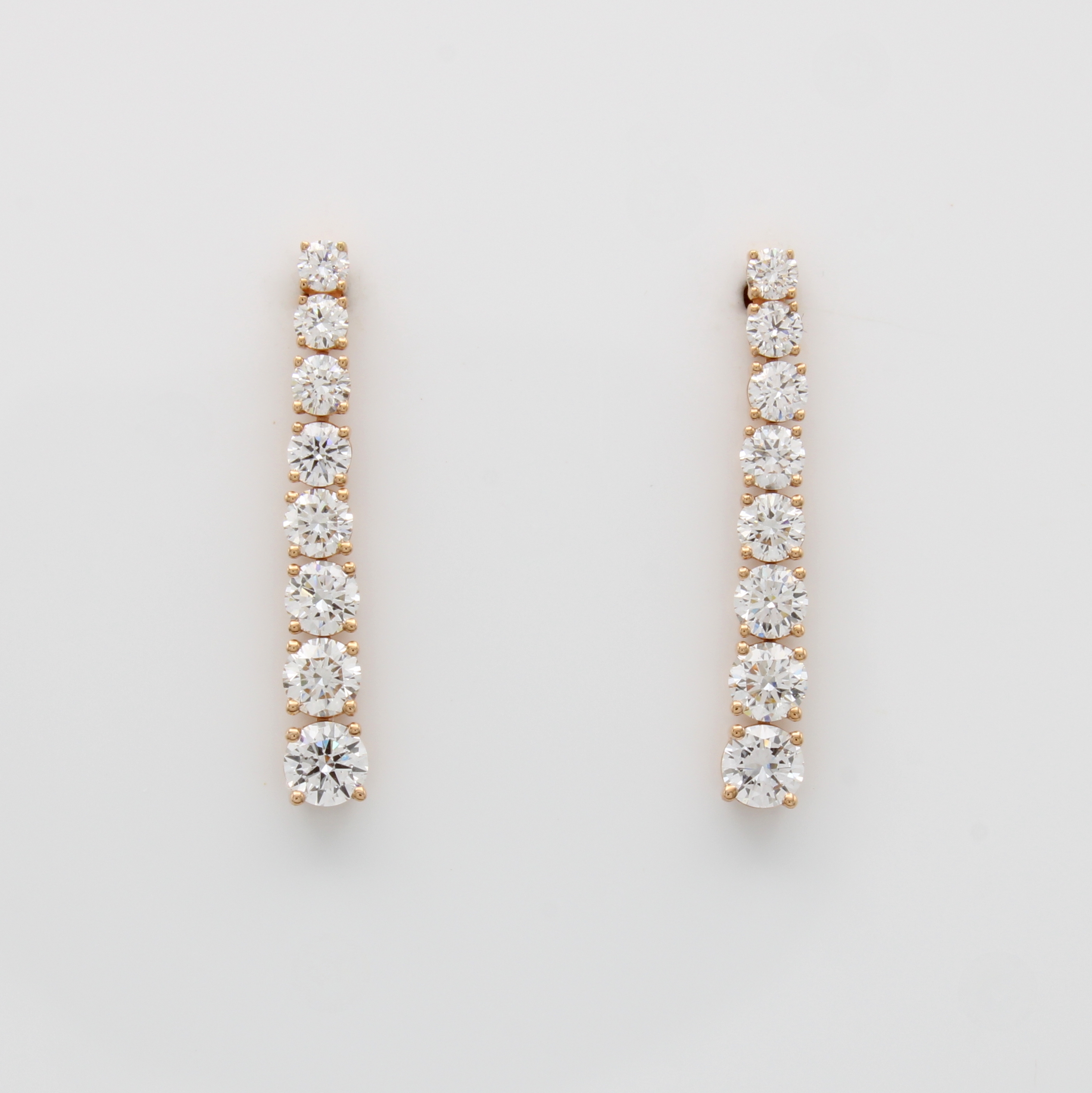 Image 27035466 - Paar Ohrstecker mit Brillanten, RG 750/000, 16 Brill. im Verlauf gearb. zus. ca. 1.80 ct ...