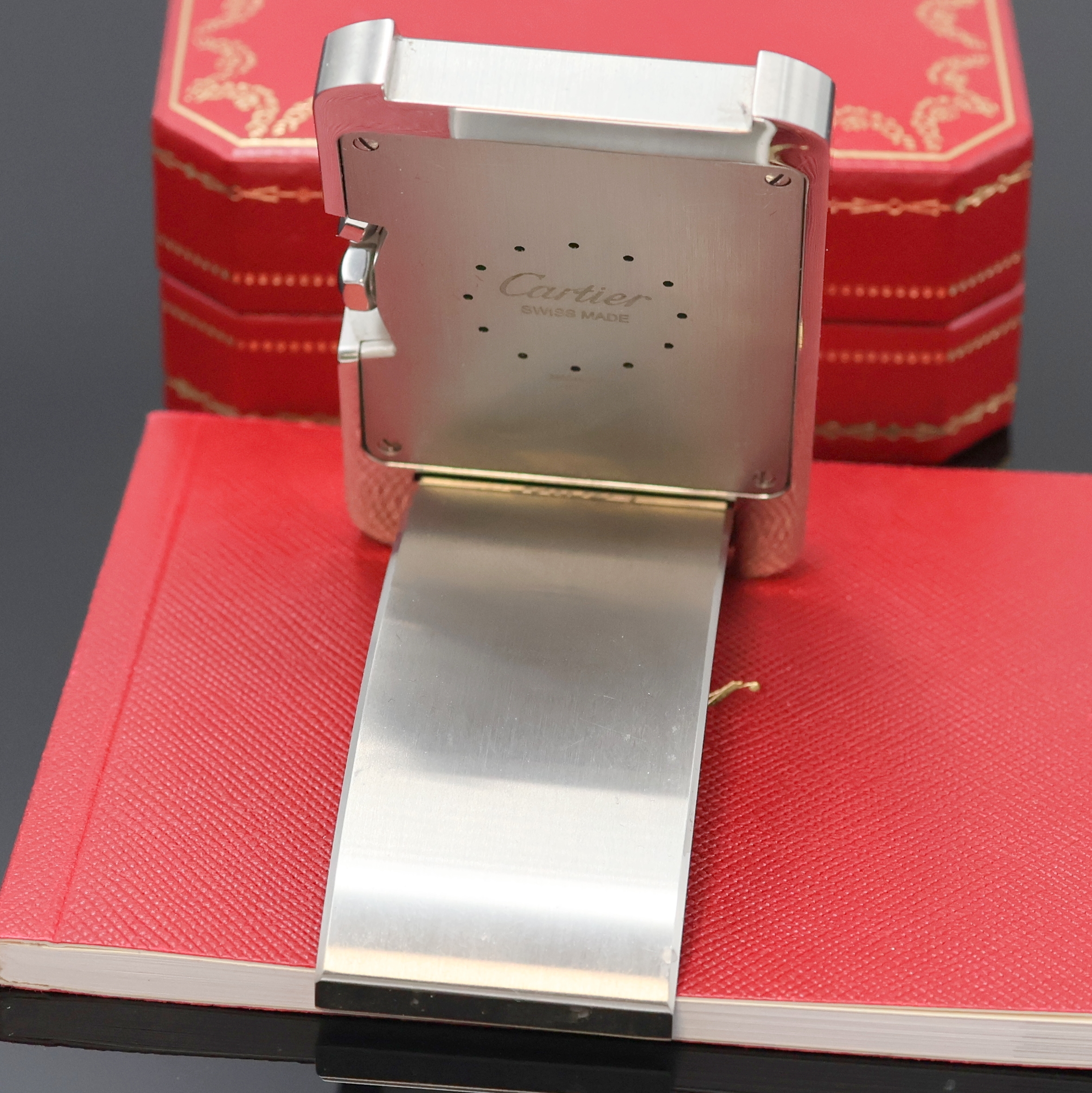 Detail c: CARTIER Tank Americaine Reiseuhr, Schweiz um 2000, quarz, rechteck., aufklappbares Geh., seitl. Schmuckstein-bes. Krone sowie Funktionsdrücker f. ...