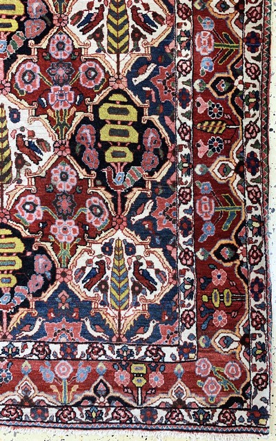 27035446a - Saman Bachtiar, Persien, Anfang 20.Jhd, Wolle auf Baumwolle, ca. 203 x 138 cm, EHZ: 2-3 ...