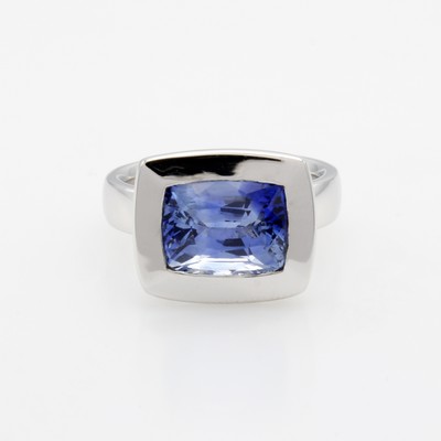 27035449a - Ring mit Saphir, WG 750/000, erhöhter Ringkopf, natürlicher Saphir mit versch. ...