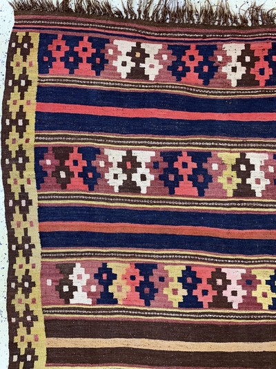 27035457e - Bachtiar Kelim, Persien, um 1900, Wolle aufWolle, ca. 320 x 160 cm, leicht verfärbt, ...