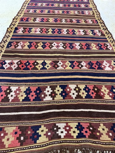 27035457g - Bachtiar Kelim, Persien, um 1900, Wolle aufWolle, ca. 320 x 160 cm, leicht verfärbt, ...