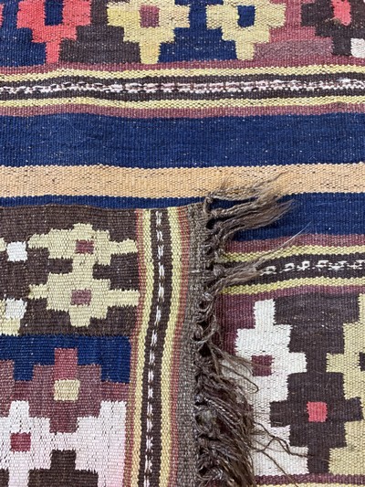 27035457h - Bachtiar Kelim, Persien, um 1900, Wolle aufWolle, ca. 320 x 160 cm, leicht verfärbt, ...