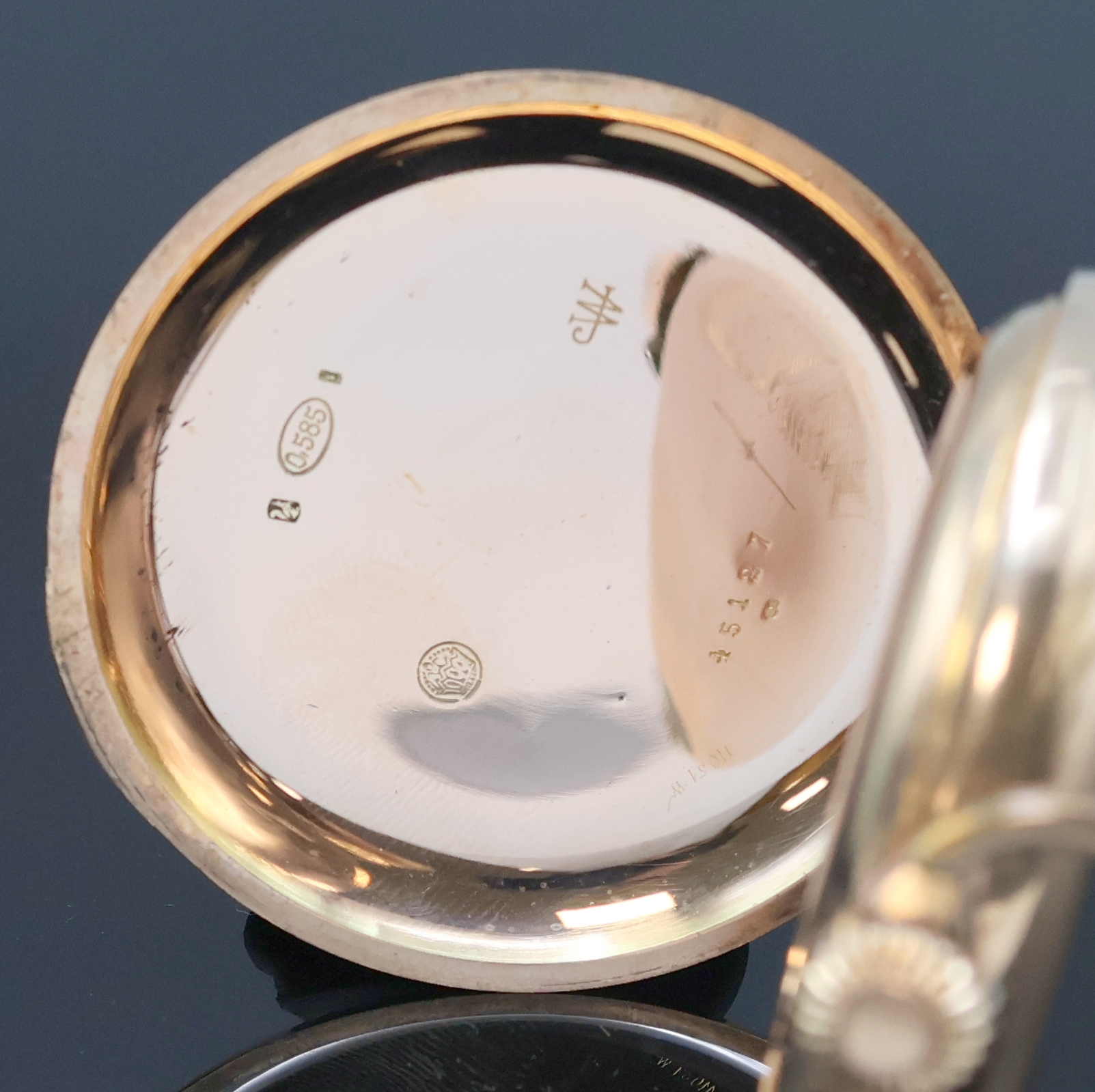 Detail d: SYSTEME GLASHÜTTE schwere Herrensavonette in RG 585/000 an Kette in GG 585/000, Schweiz um 1900, guill. 3-Deckel Goldgeh. in guter Erhaltung, ...